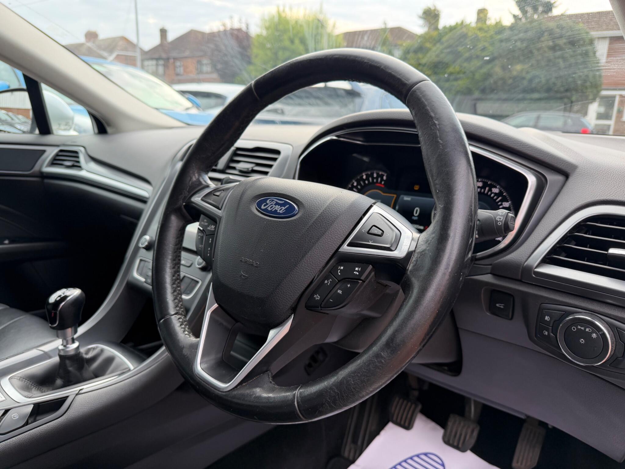 Ford Mondeo view 49