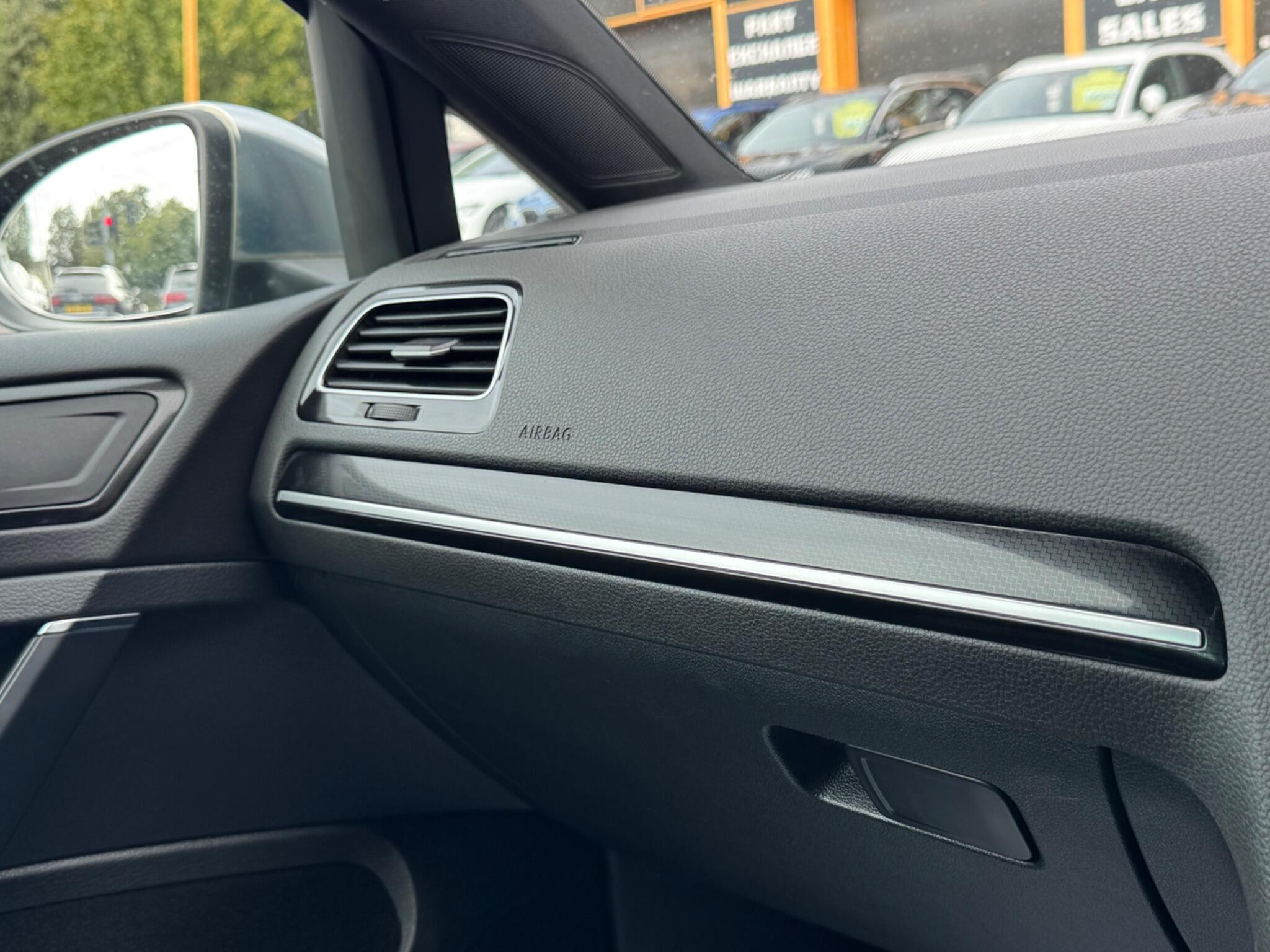 Volkswagen Golf view 32