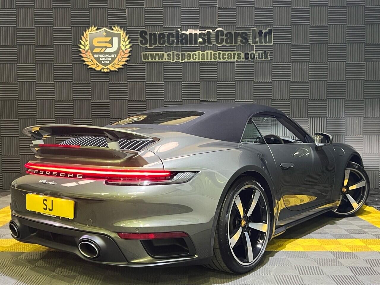 Porsche 911 view 33