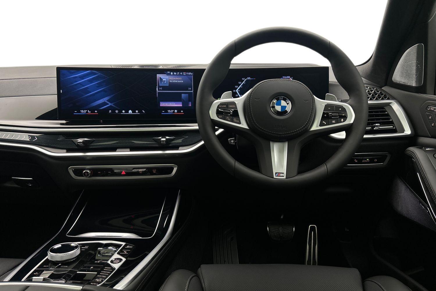 BMW X7 view 5