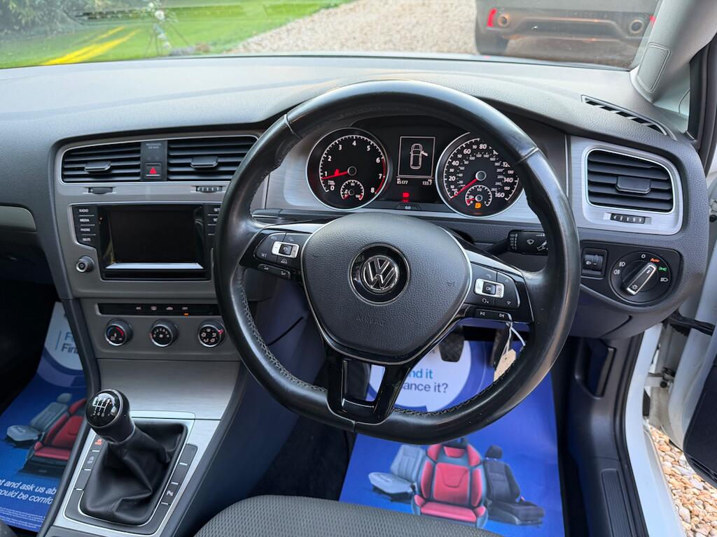 Volkswagen Golf view 16