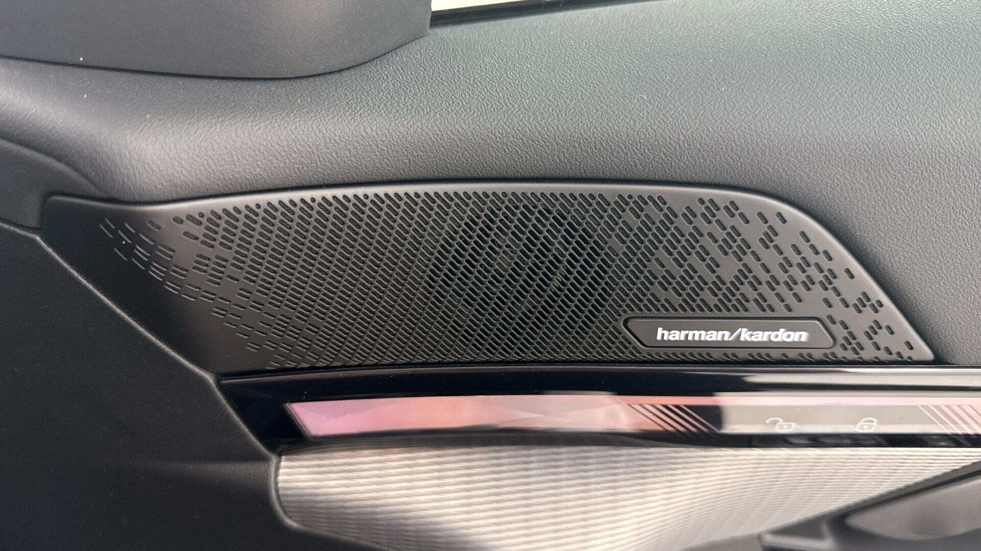 BMW 5 Series view 21