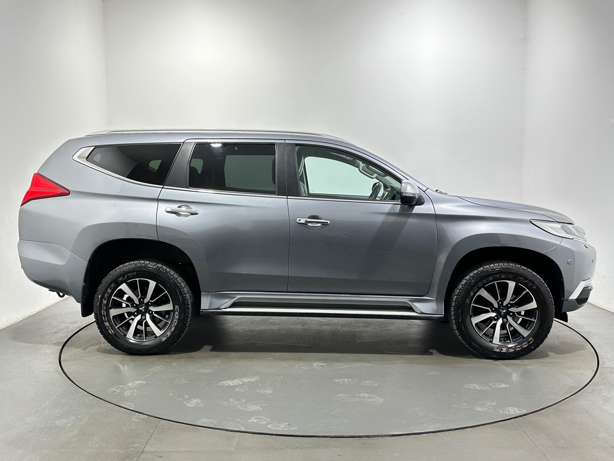 Mitsubishi Shogun Sport view 9