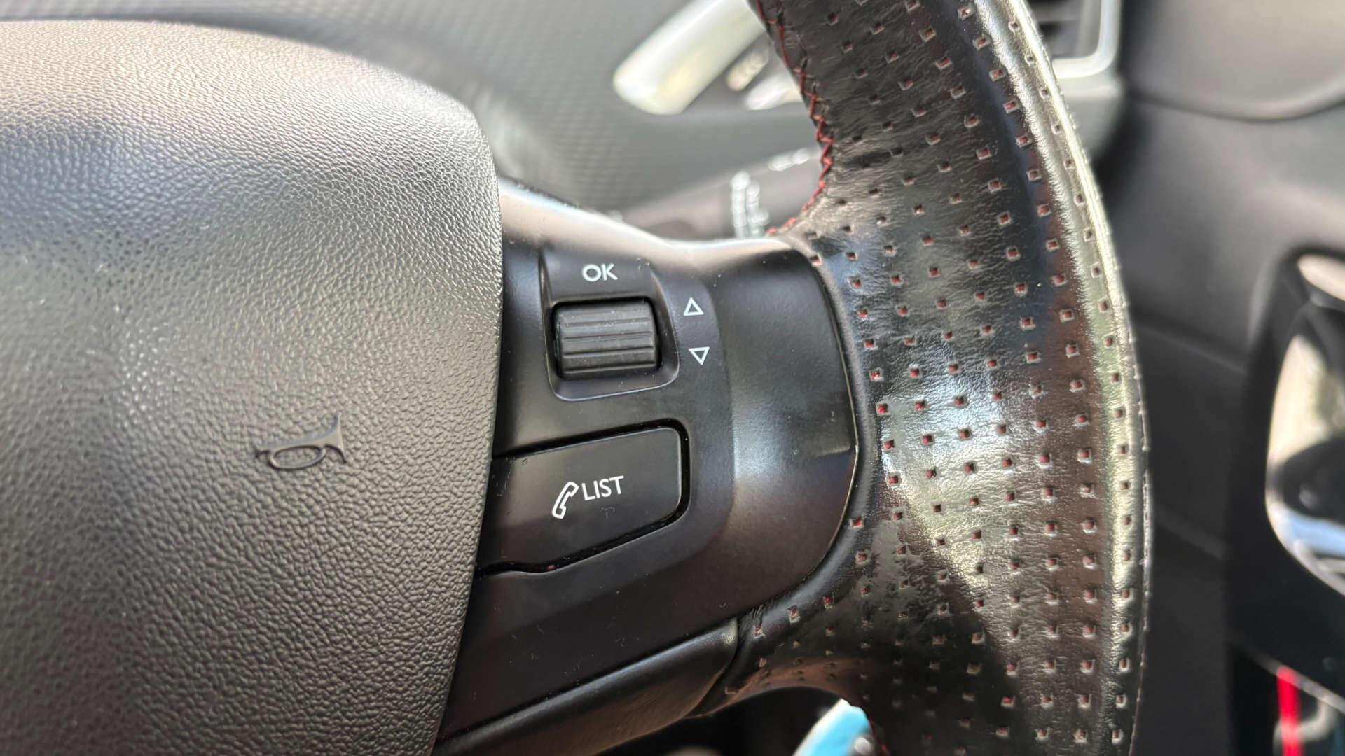 Peugeot 208 view 18