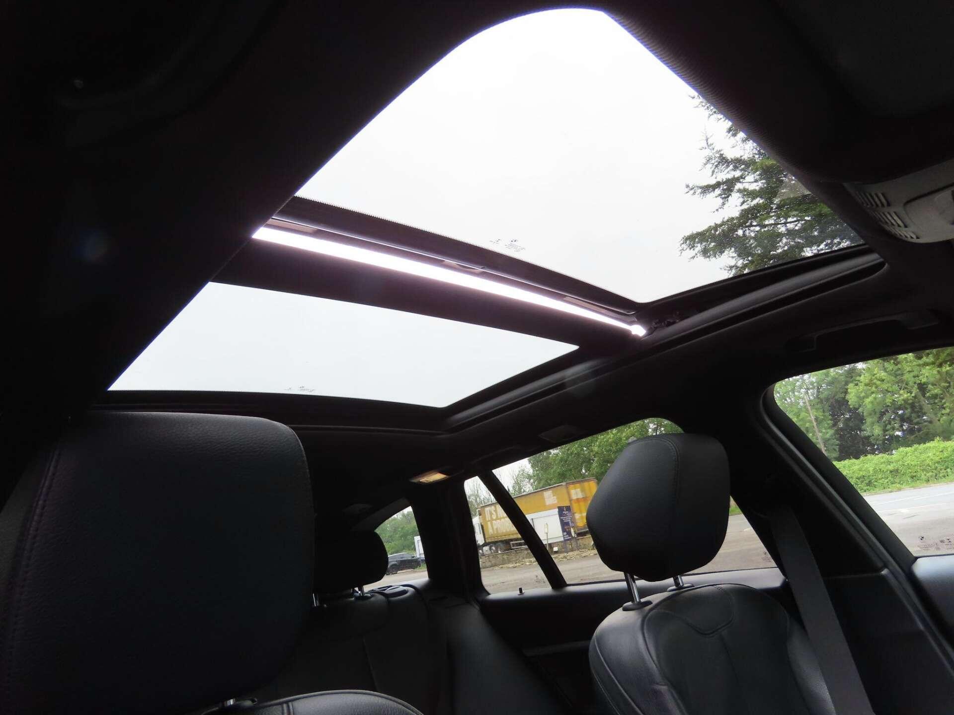 BMW 3 Series view 18