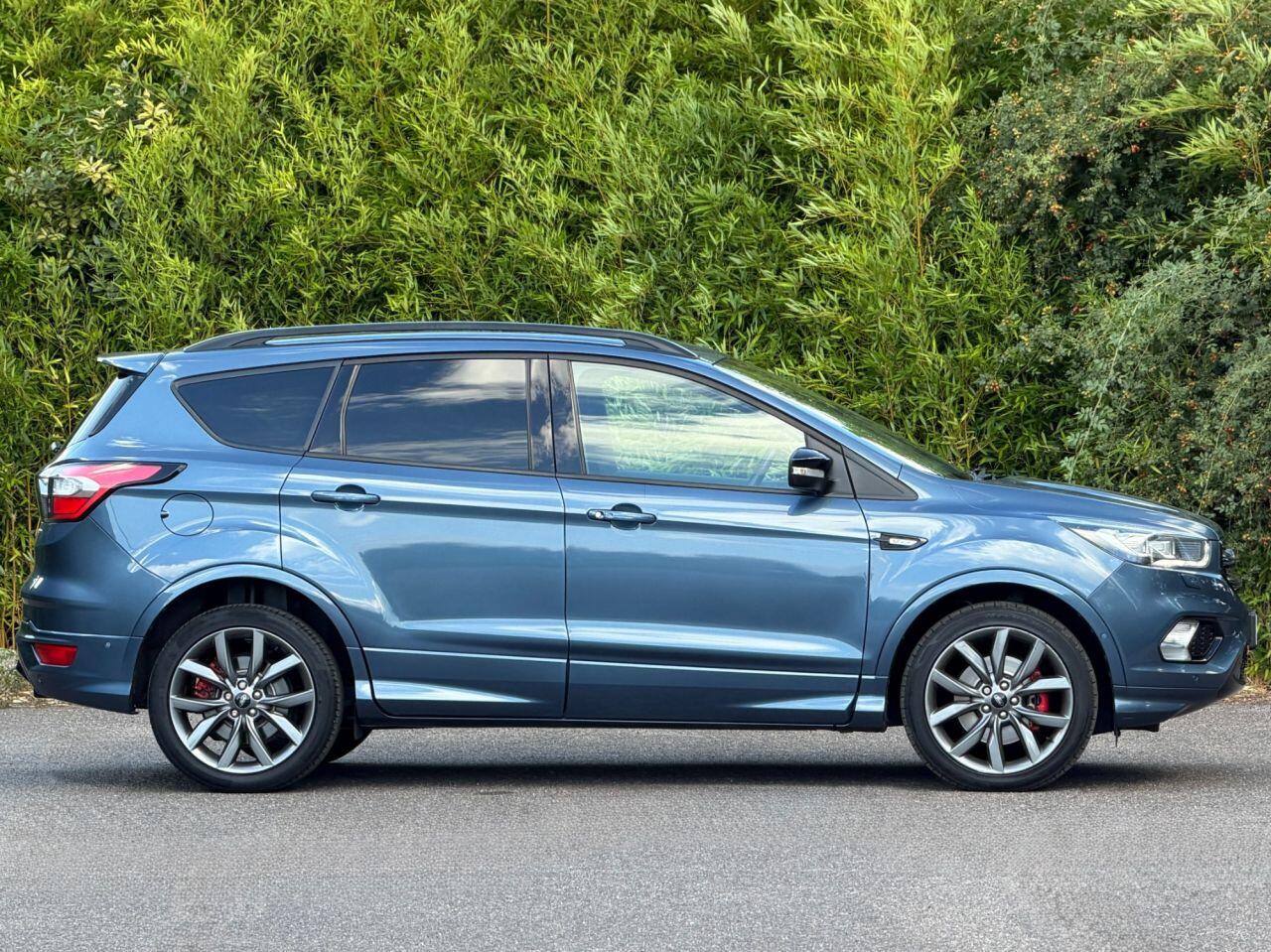 Ford Kuga view 3