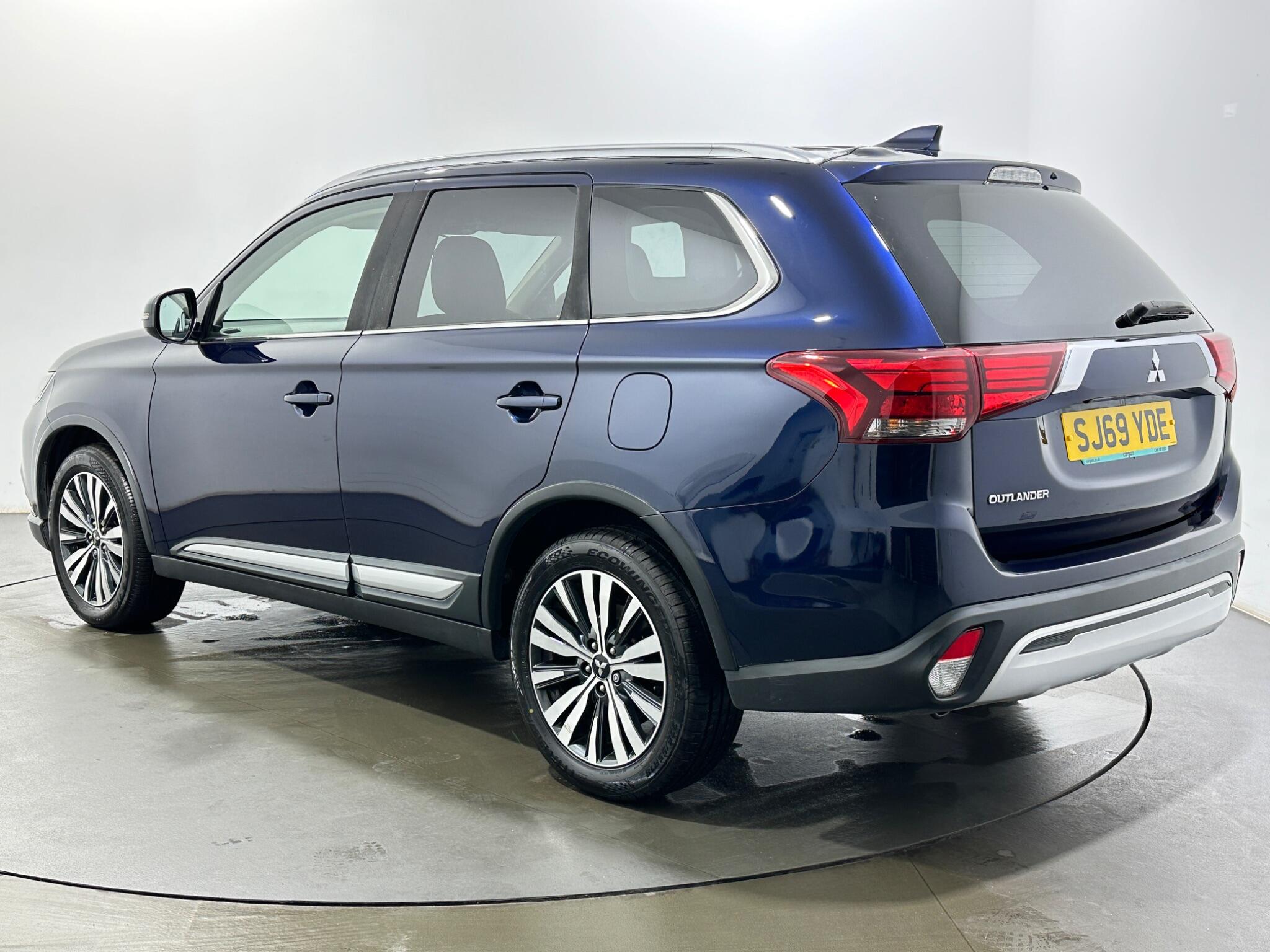 Mitsubishi Outlander view 6