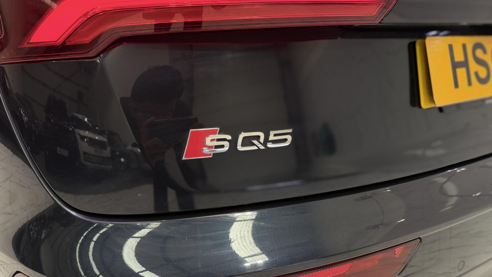 Audi SQ5 view 45