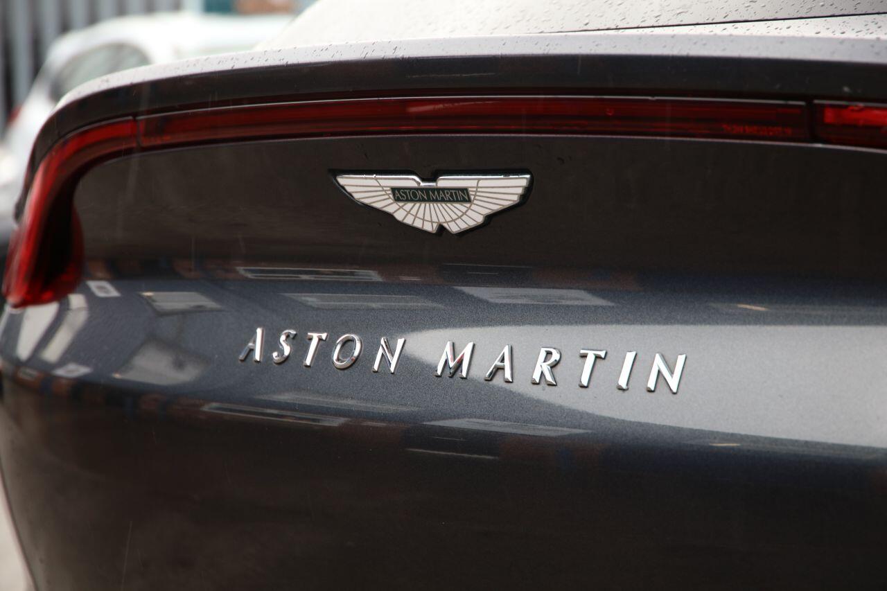 Aston Martin DBX view 22
