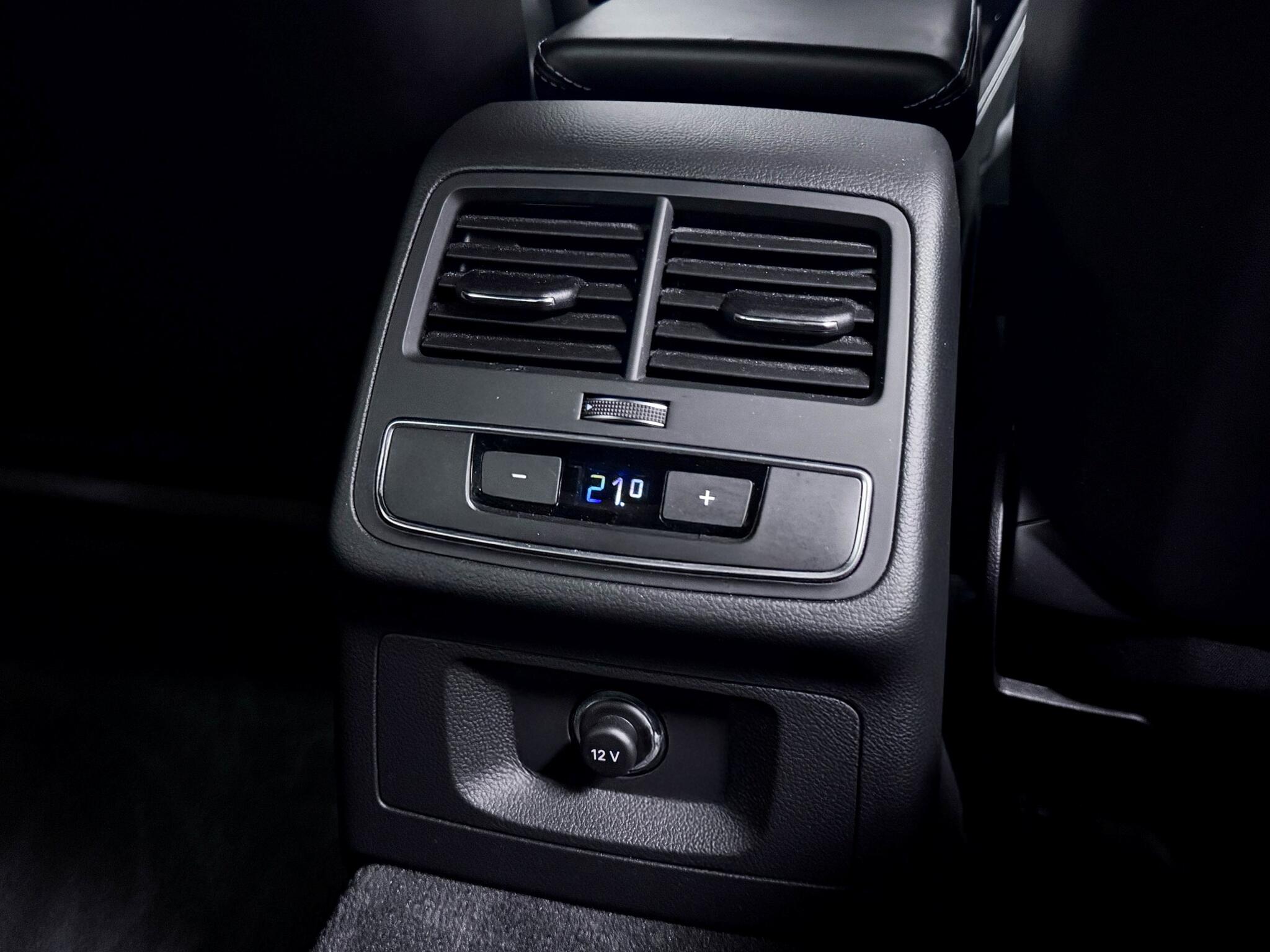 Audi S4 view 12