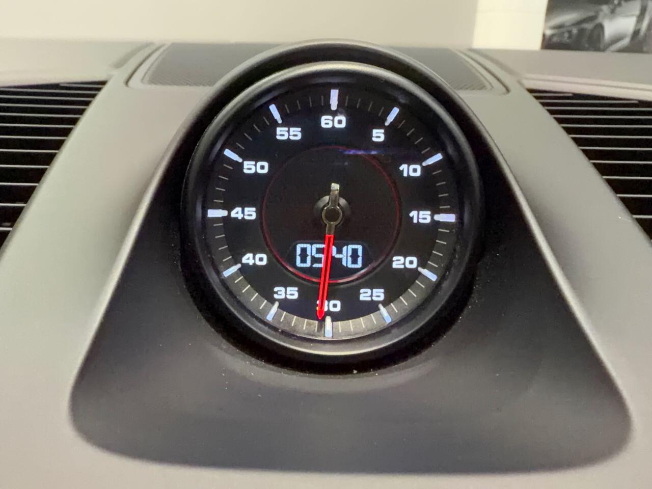 Porsche Cayenne view 25