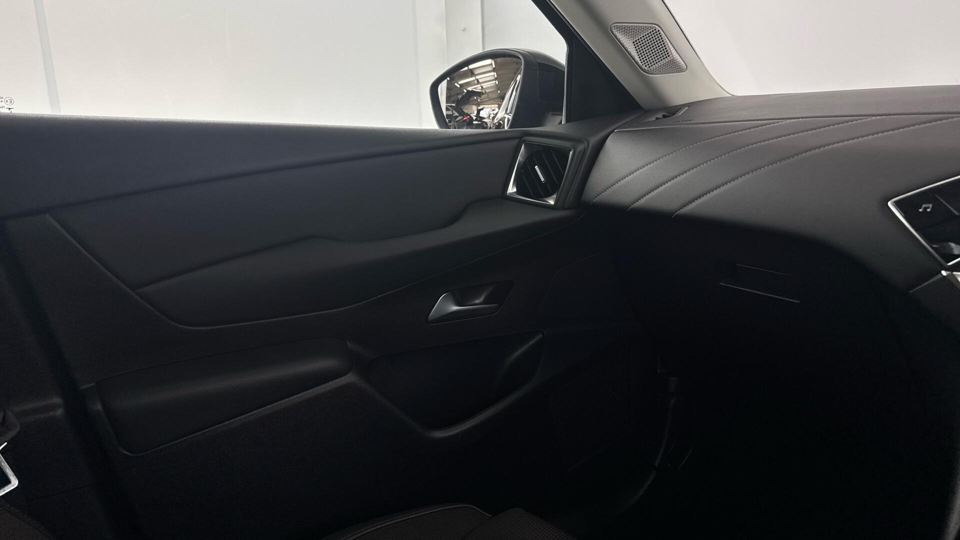 DS Automobiles DS 3 Crossback view 35