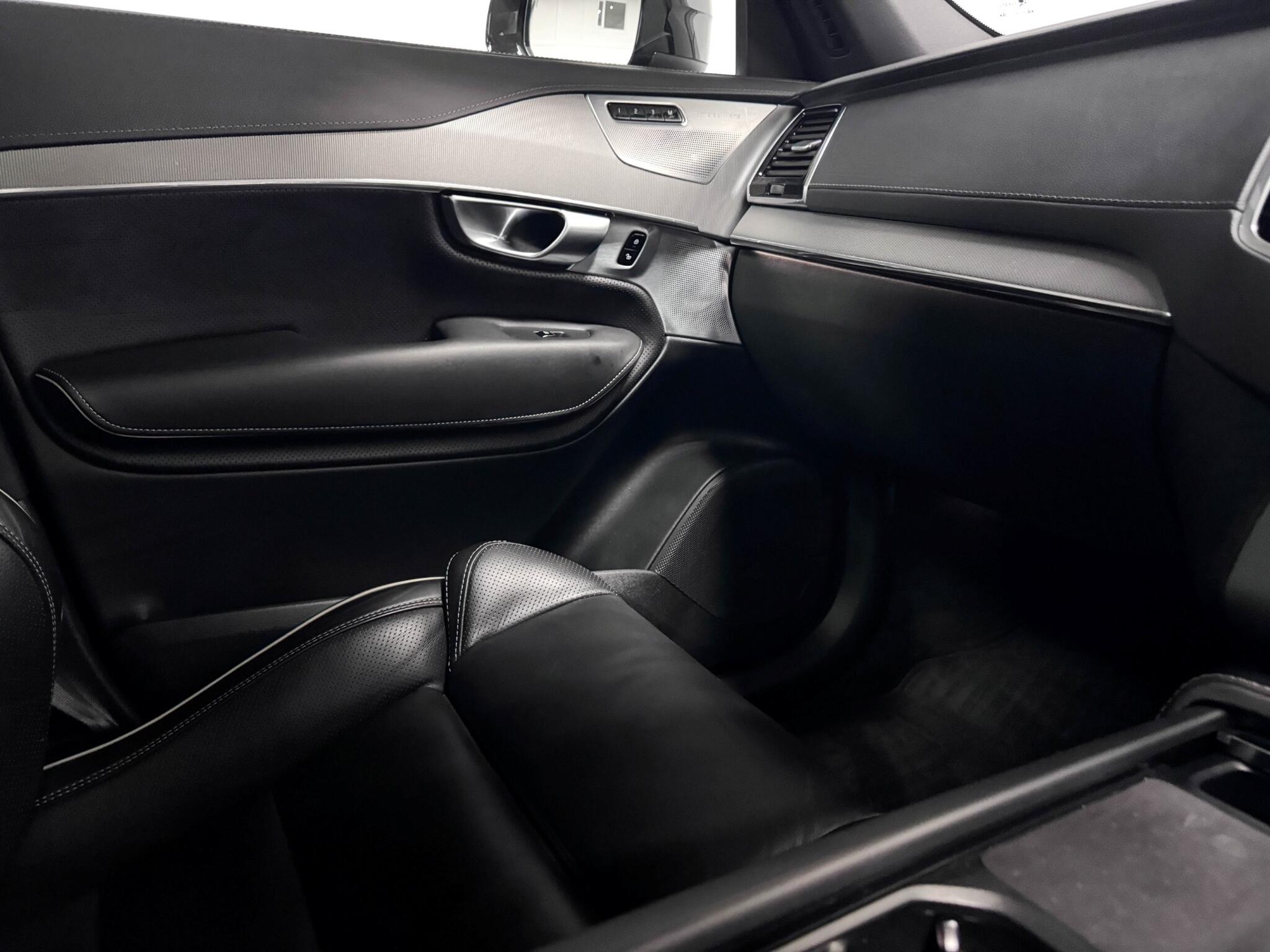 Volvo XC90 view 41