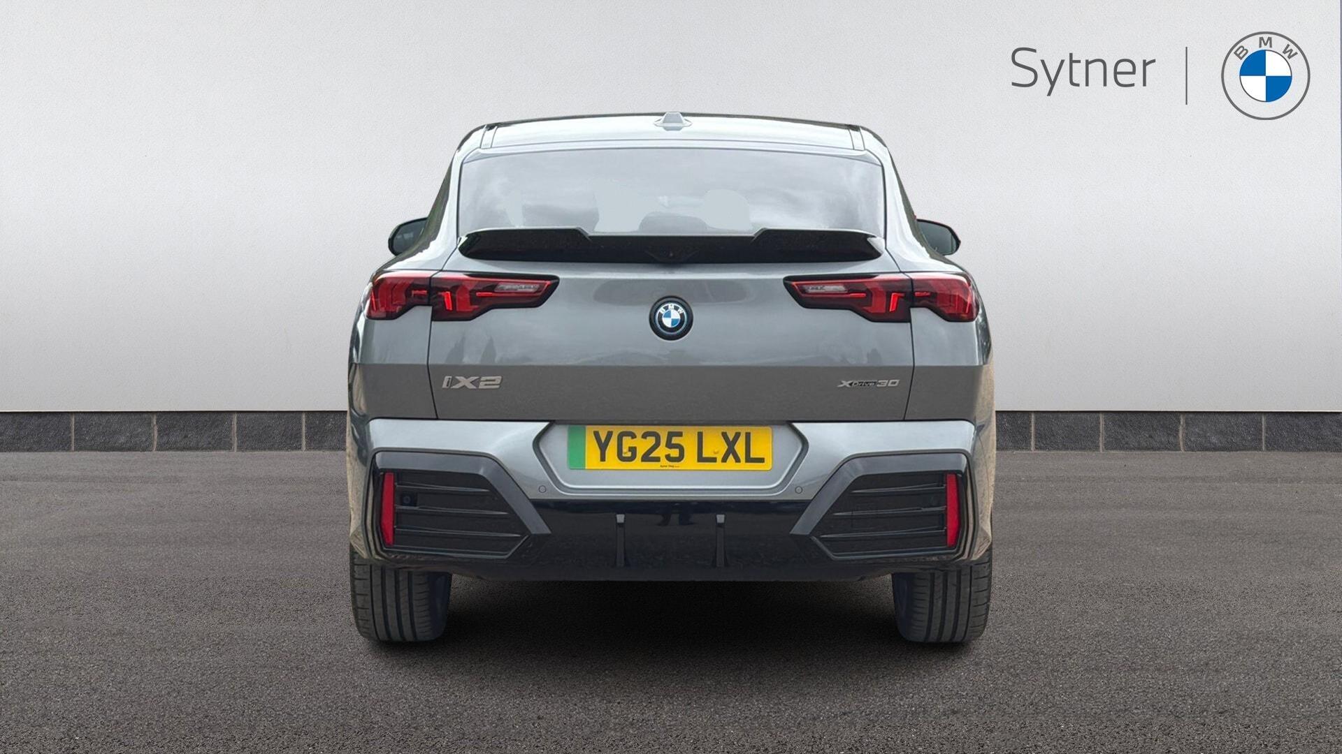 BMW Ix2 view 15