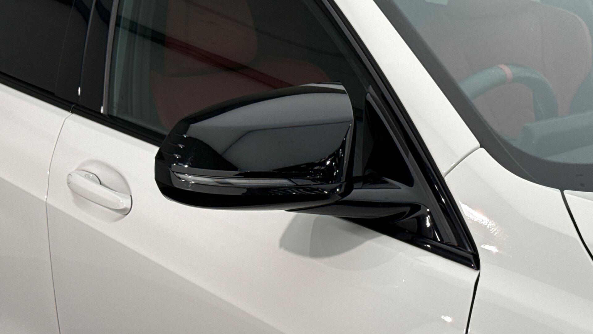 BMW 1 Series view 30