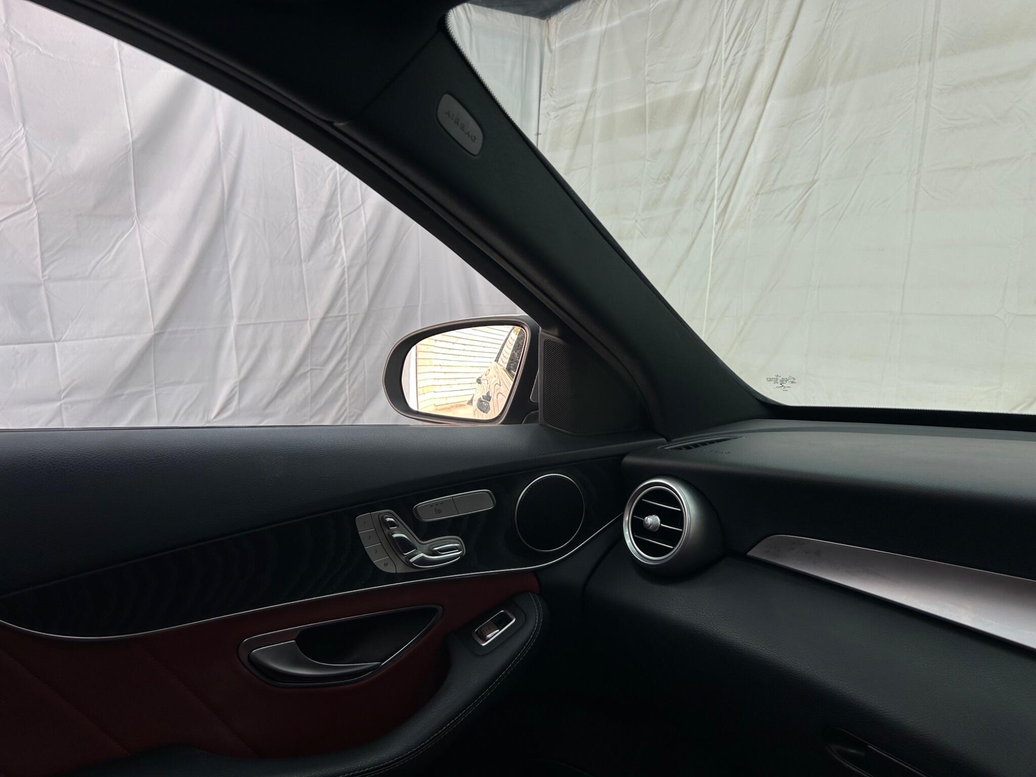 Mercedes-Benz C Class view 19