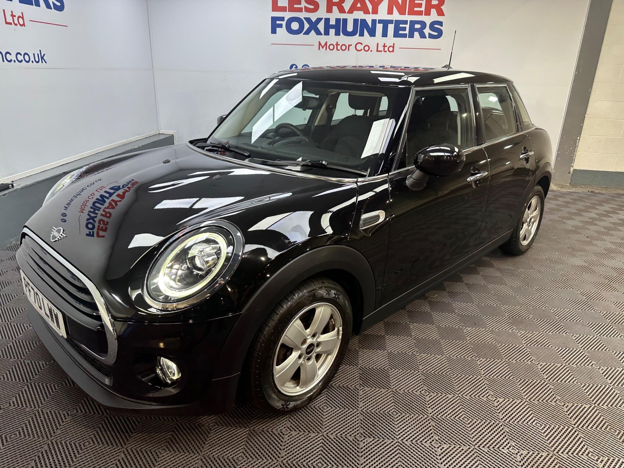 Mini Hatch view 28