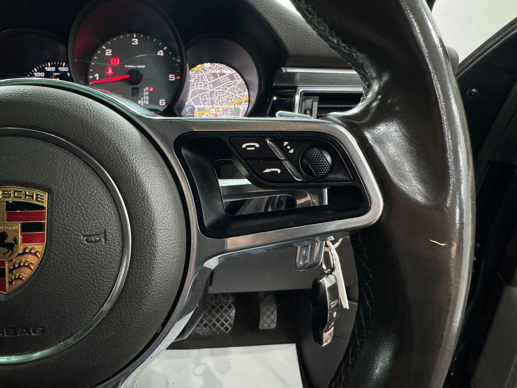 Porsche Macan view 31