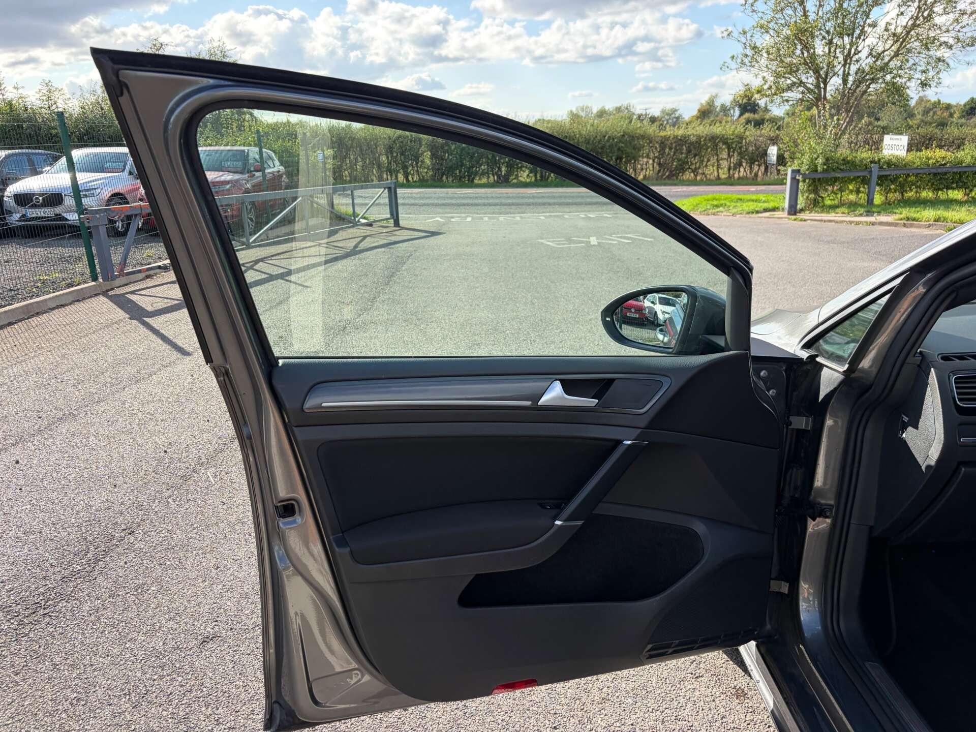 Volkswagen Golf view 14