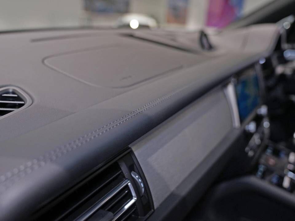 Porsche Macan view 32