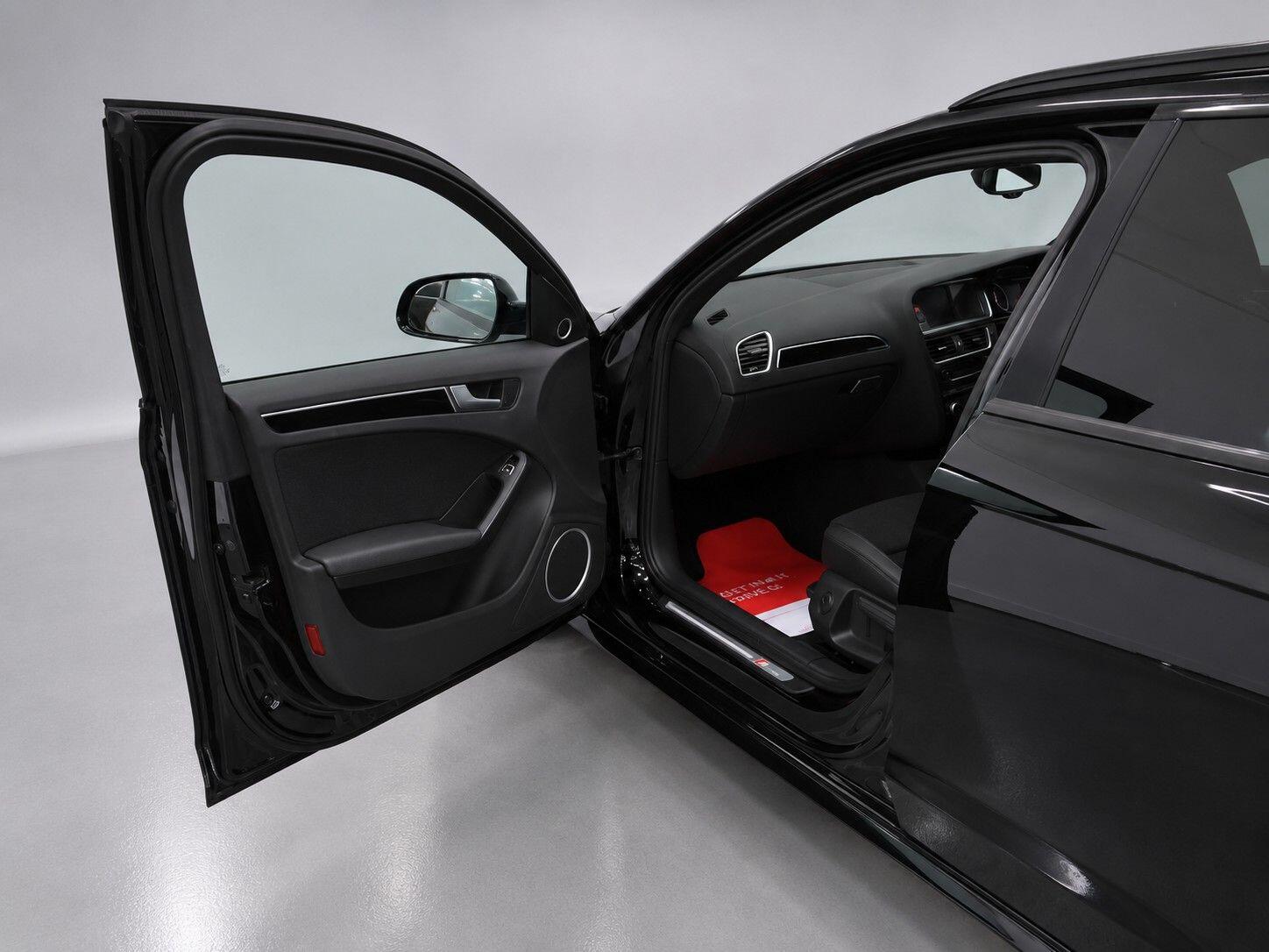 Audi A4 view 26
