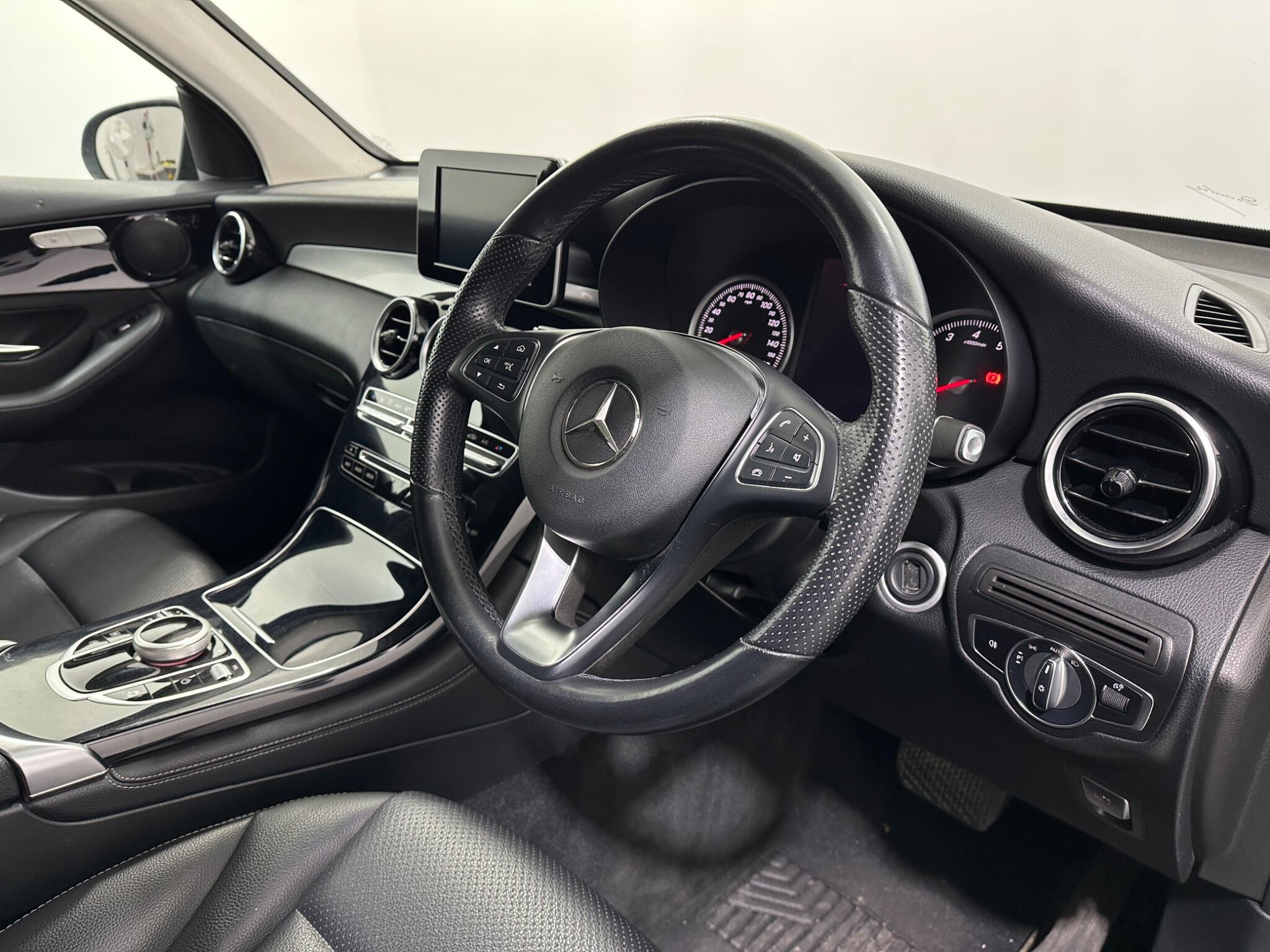 Mercedes-Benz GLC view 11