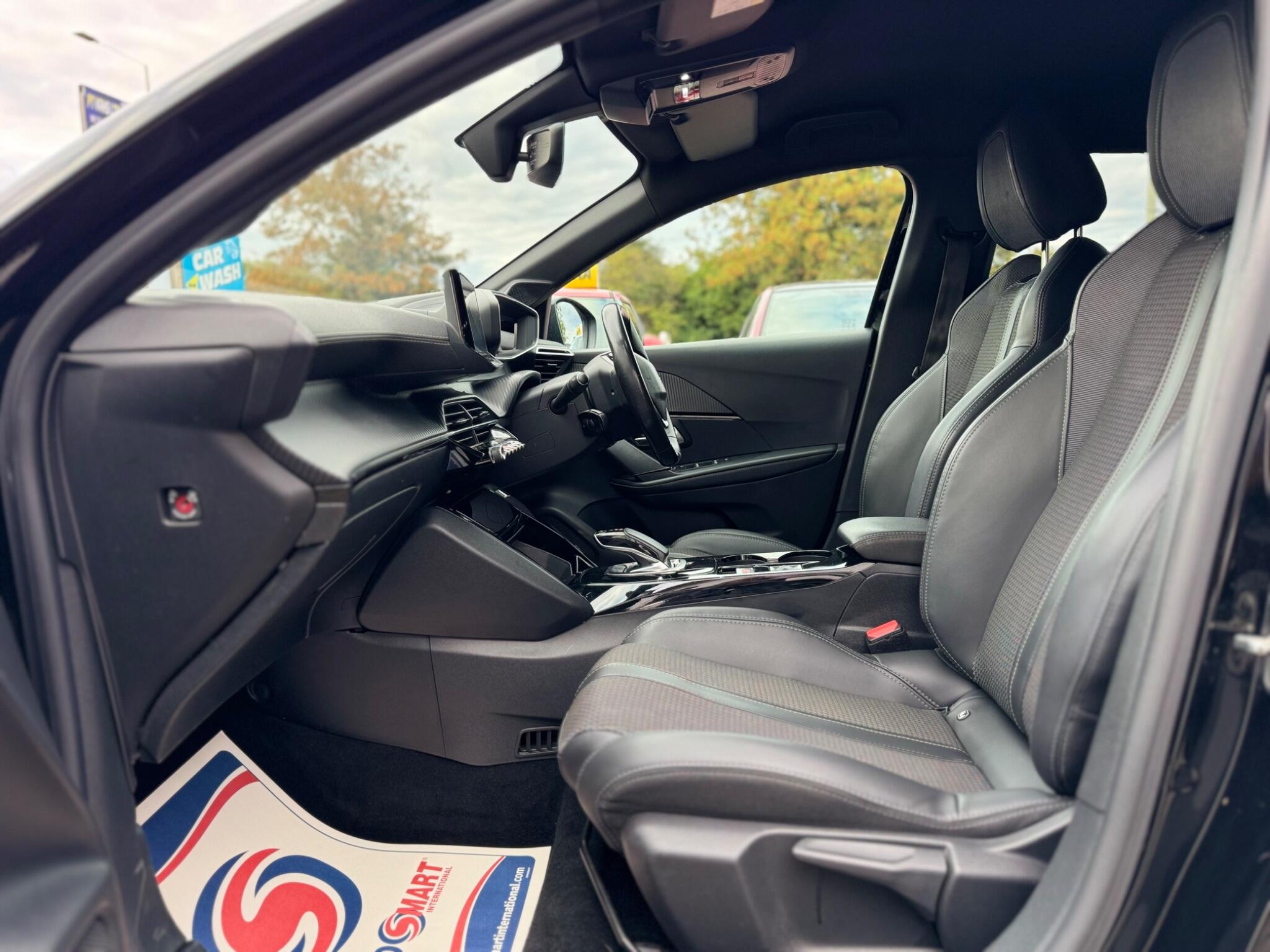 Peugeot e-208 view 15