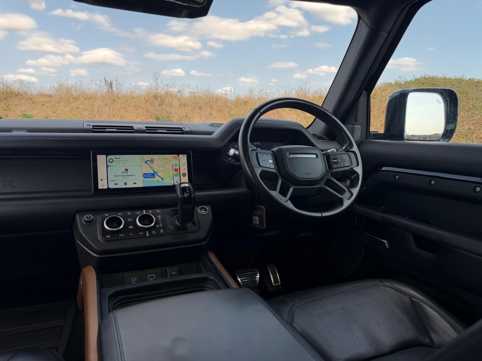 Land Rover Defender 110 view 24