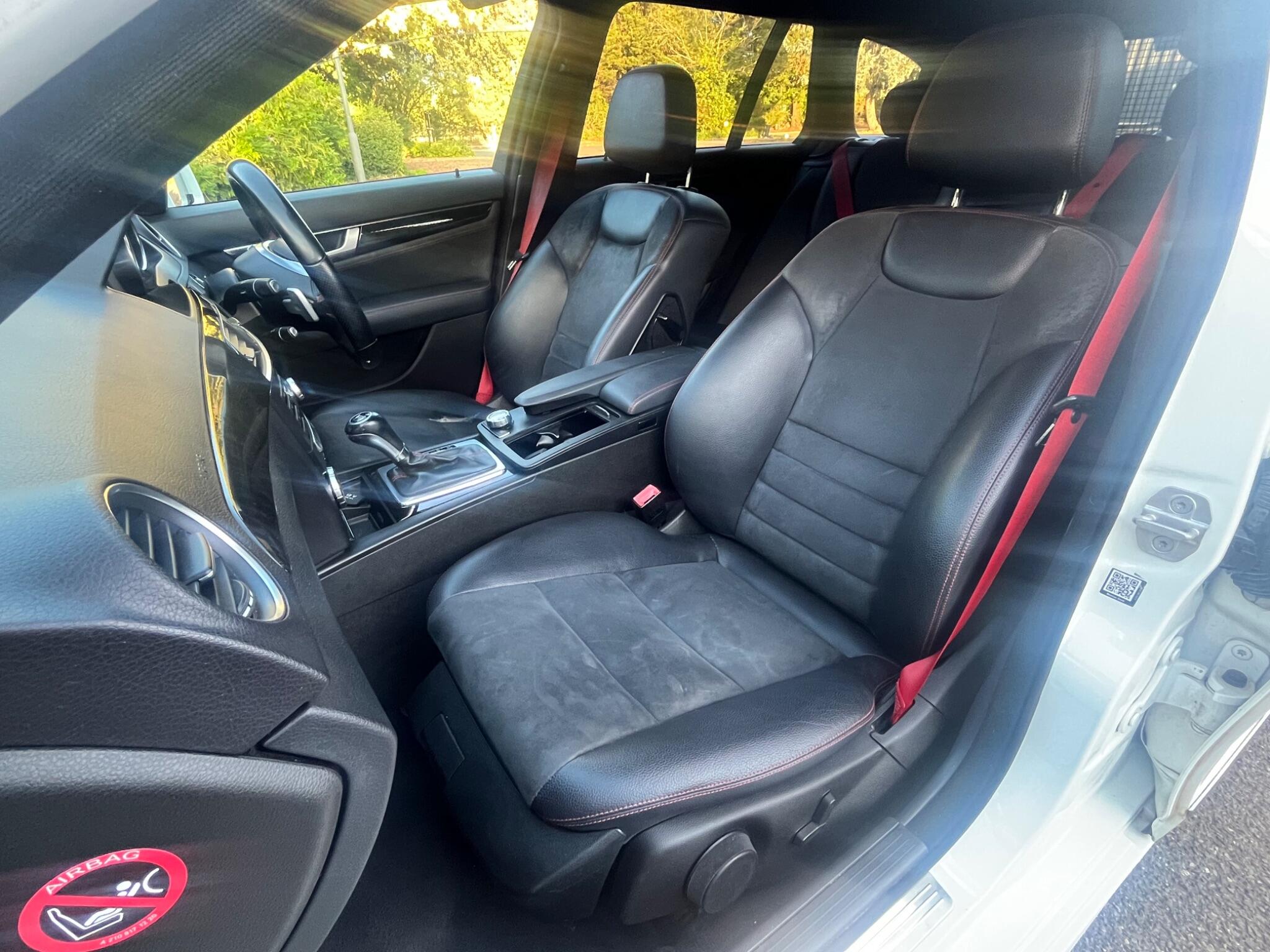 Mercedes-Benz C-Class view 31