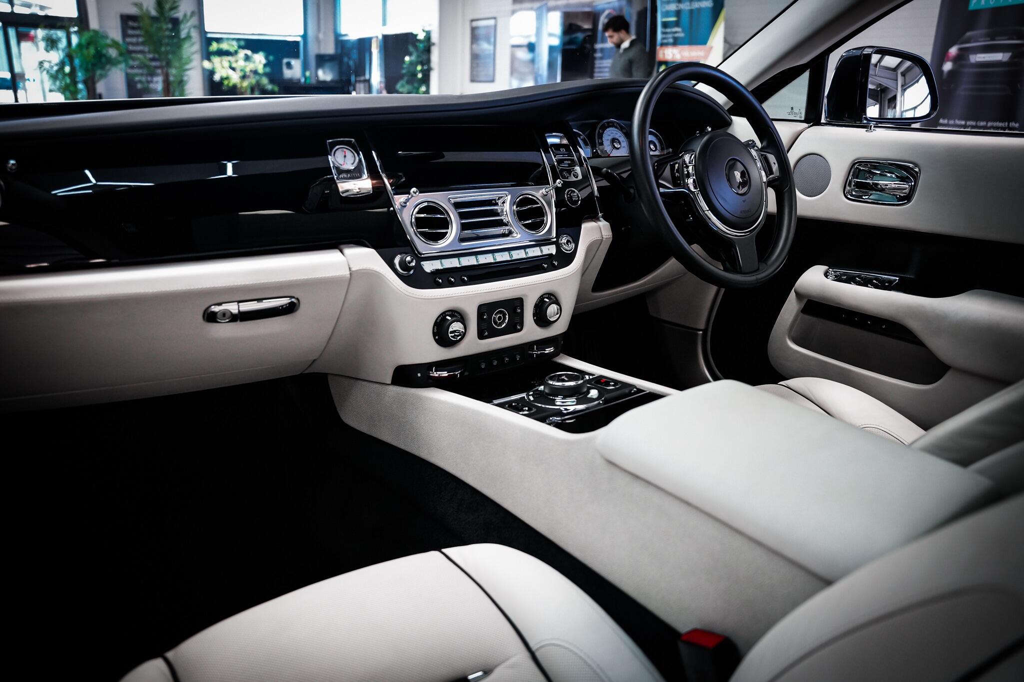Rolls-Royce Wraith view 28