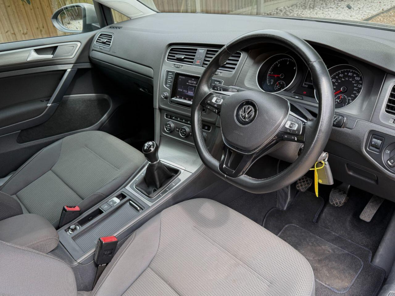 Volkswagen Golf view 22