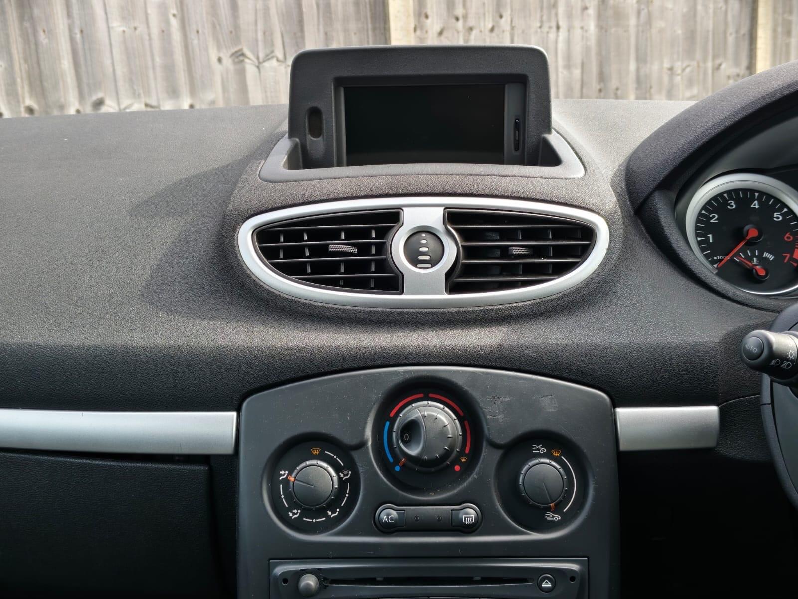 Renault Clio view 17