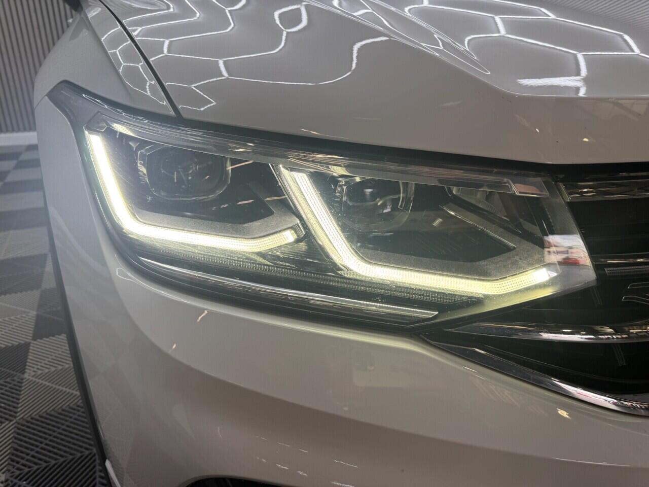 Volkswagen Tiguan Allspace view 3