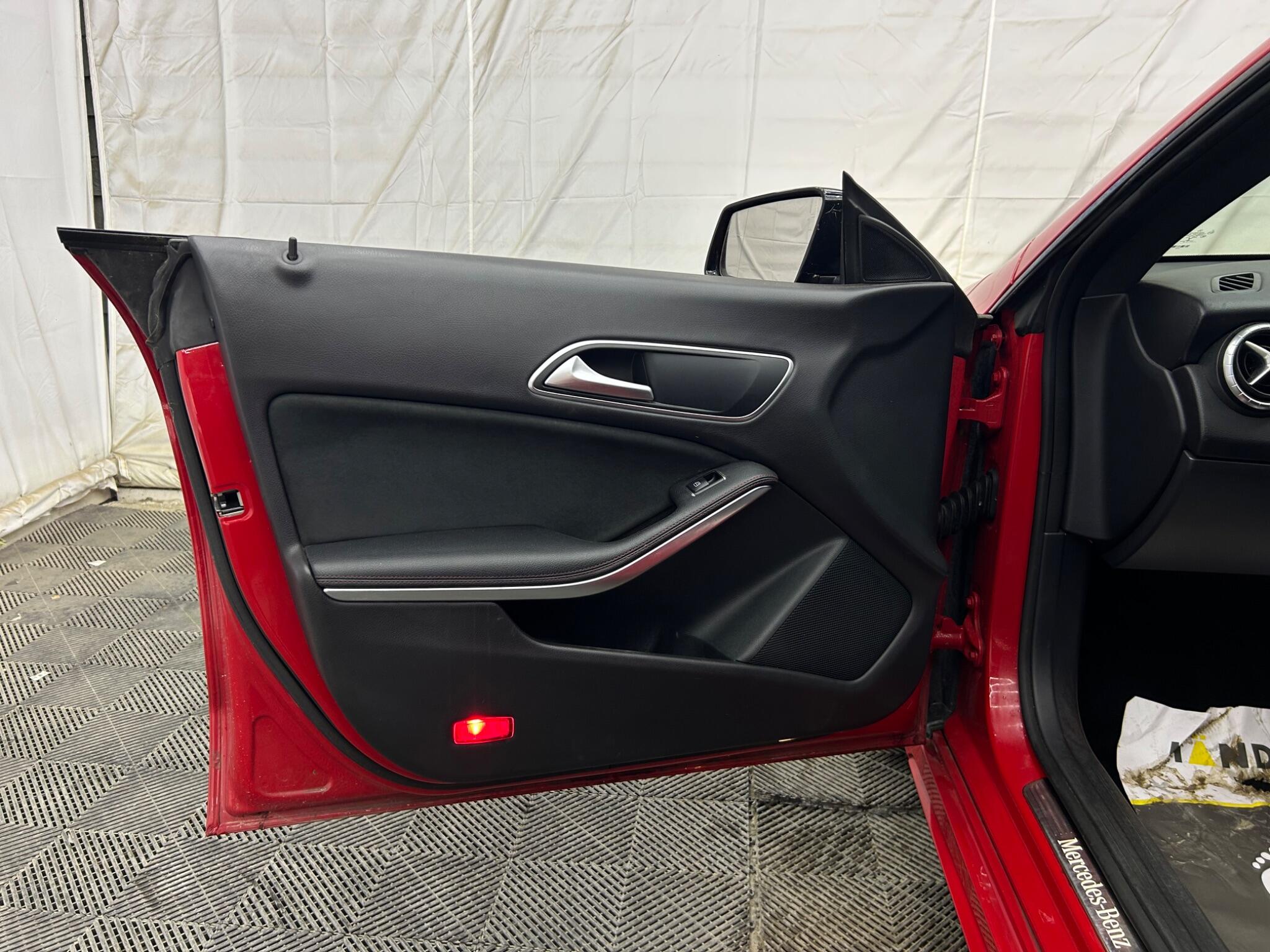 Mercedes-Benz Cla view 28