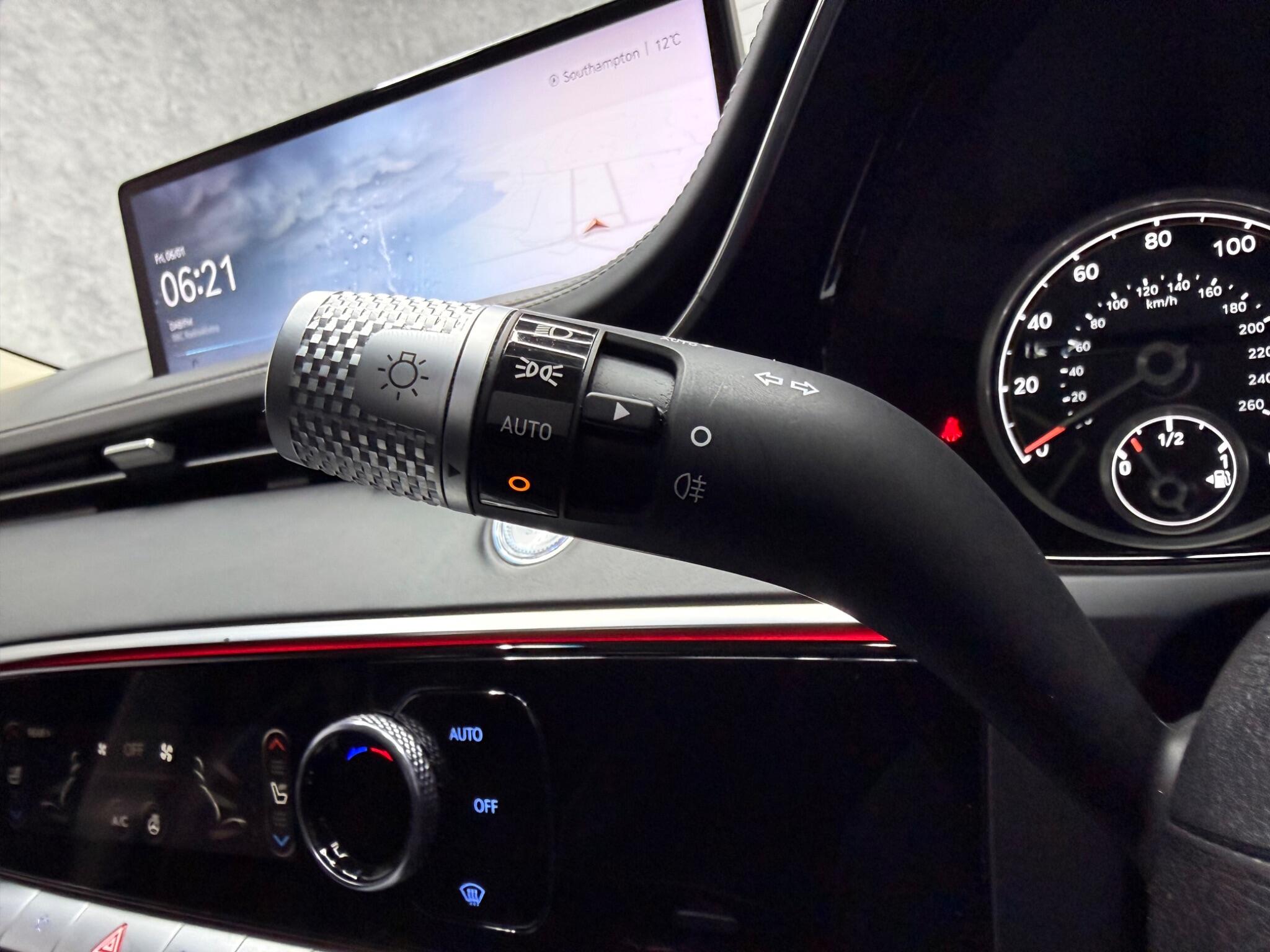 Genesis GV70 view 13
