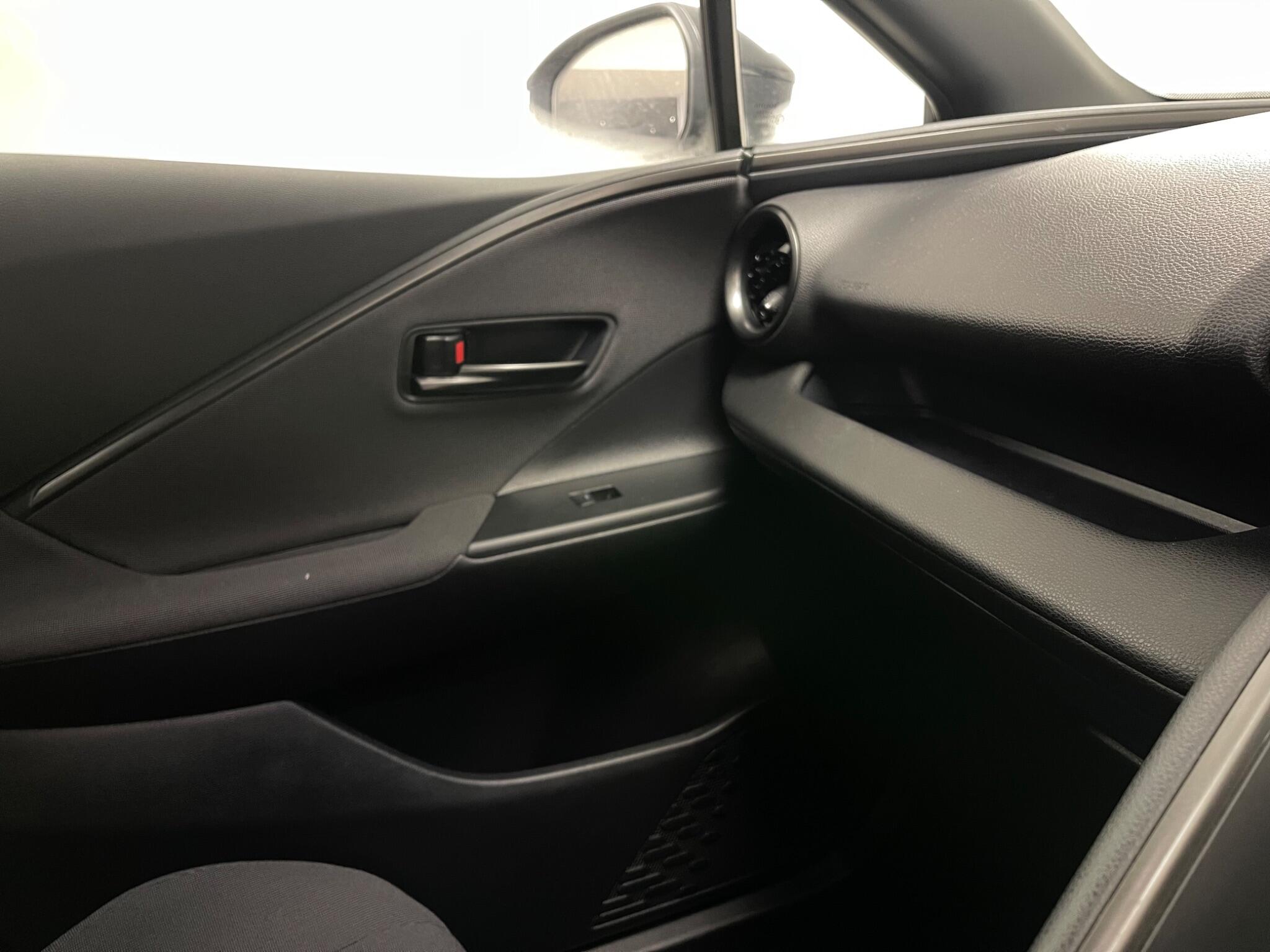 Toyota C-HR view 36