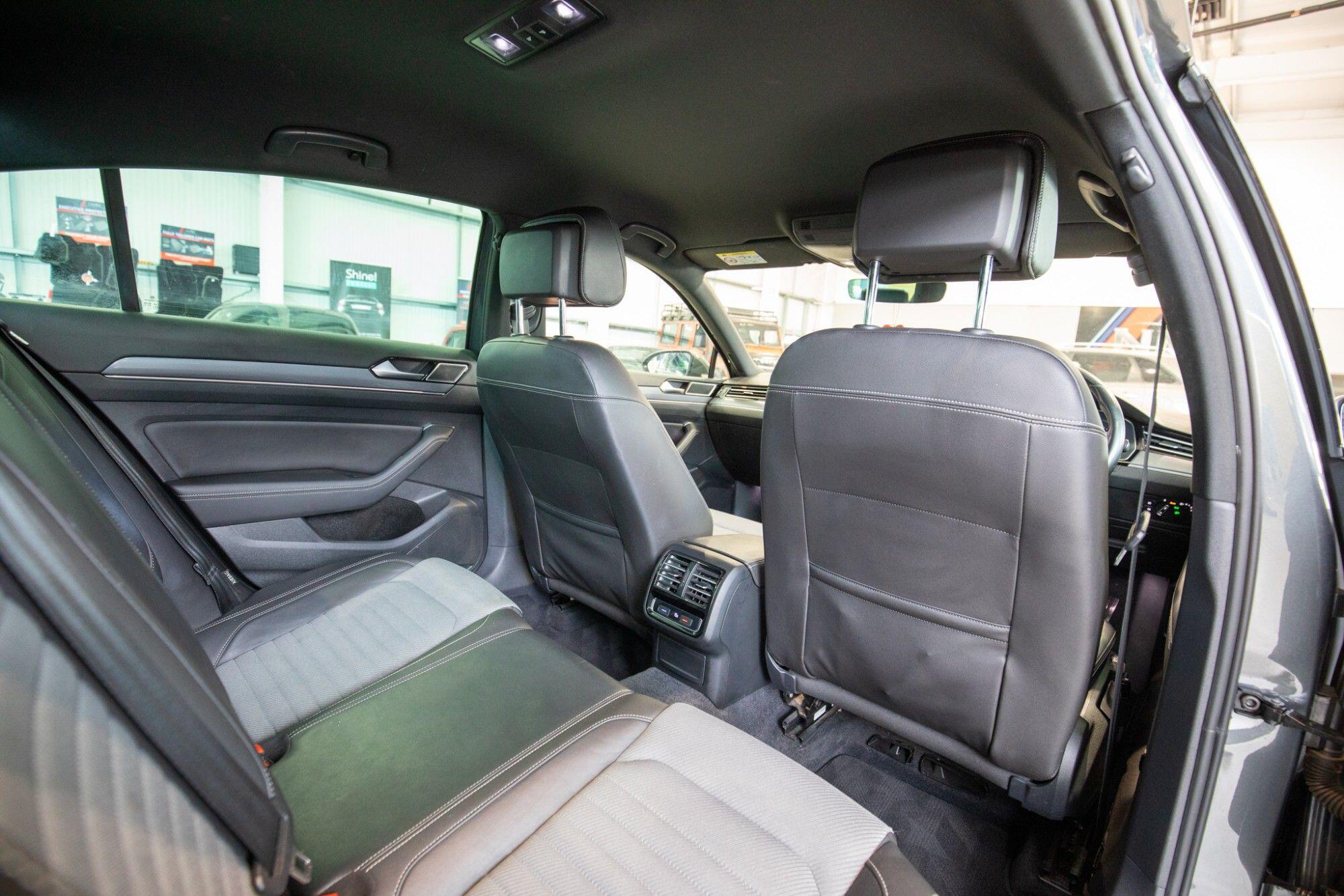 Volkswagen Passat view 12