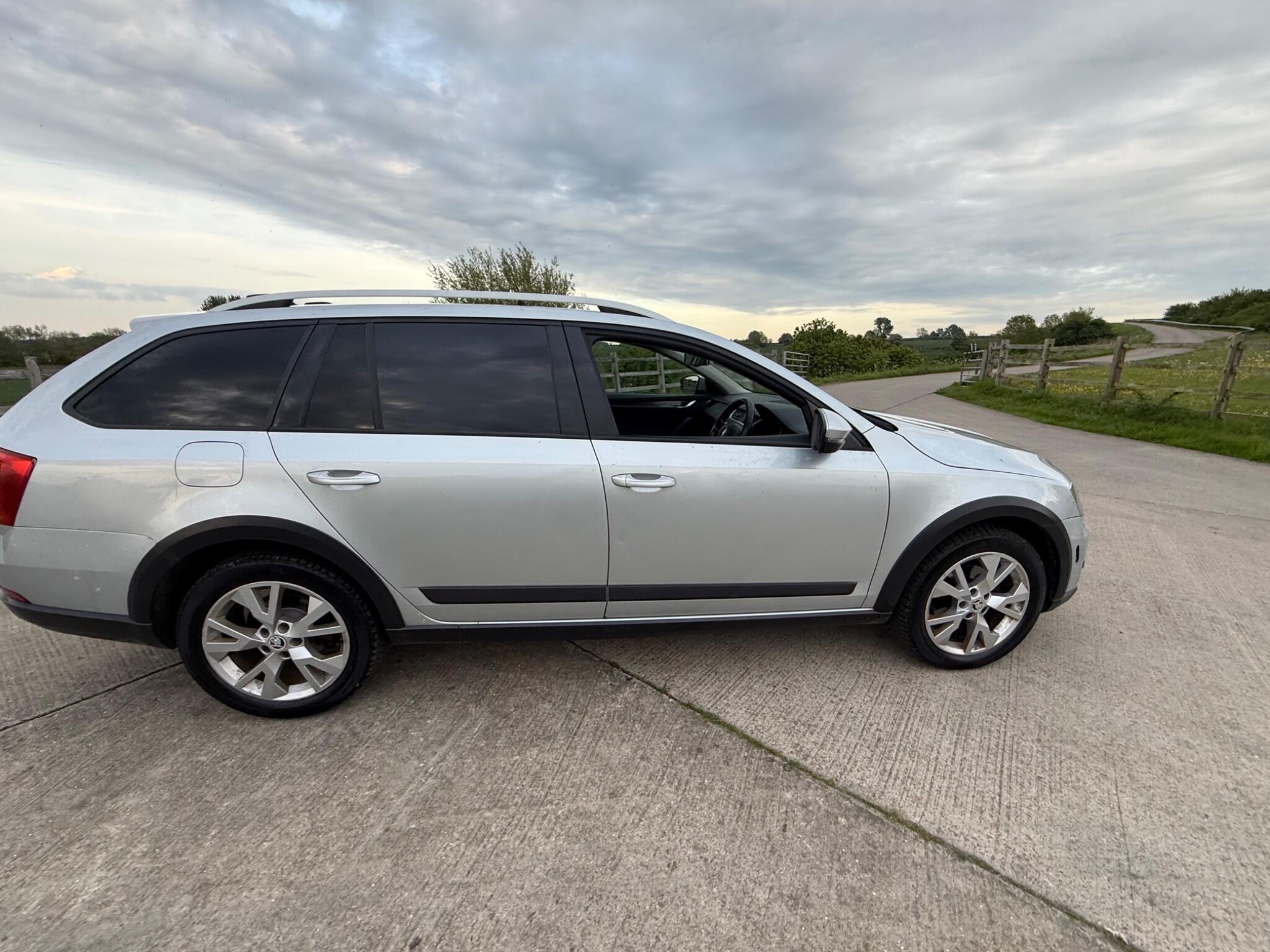 Skoda Octavia 2.0 TDI Scout 4WD Euro 6 (s/s) 5dr — photo 9 of 50
