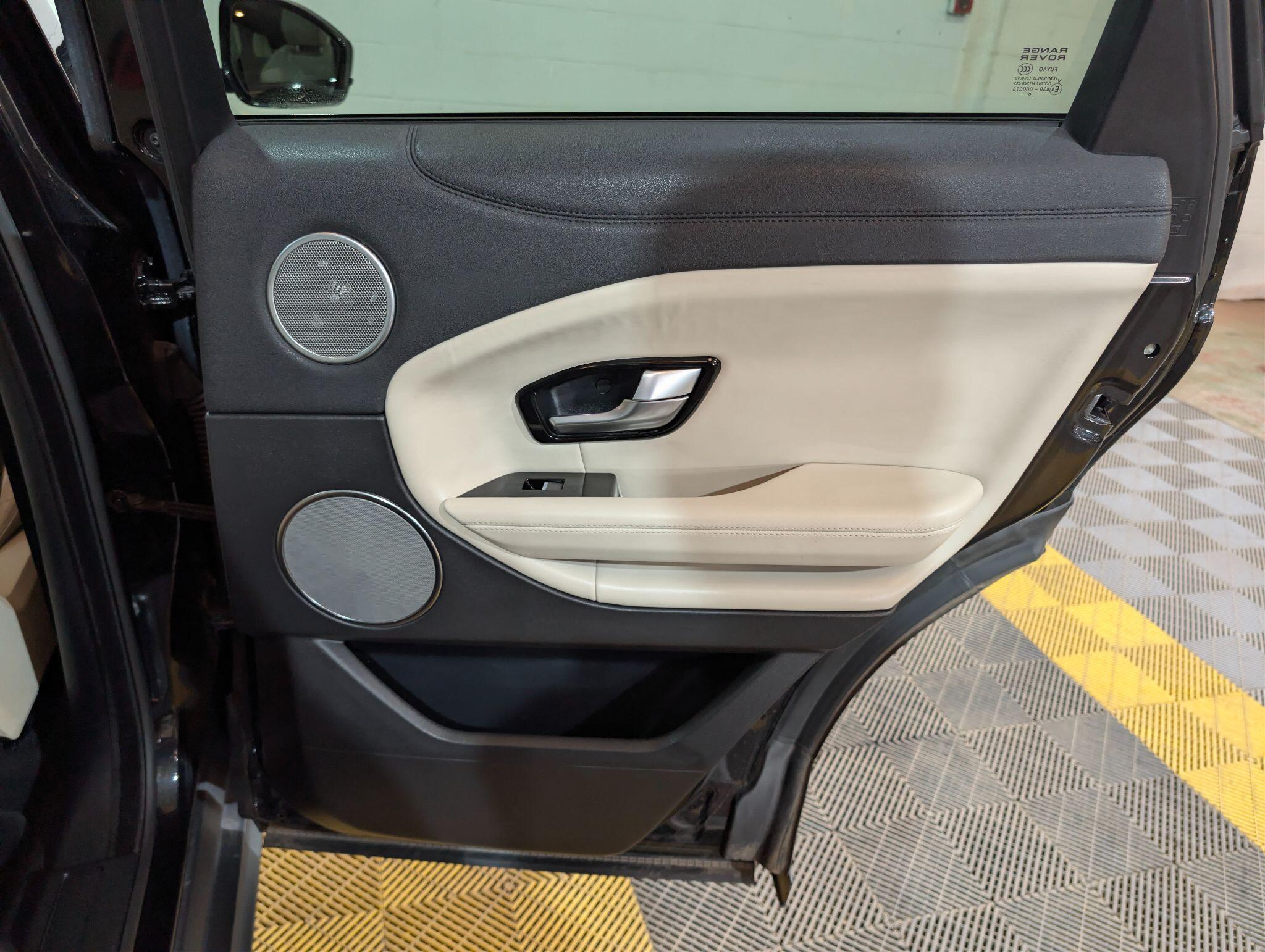 Land Rover Range Rover Evoque view 44