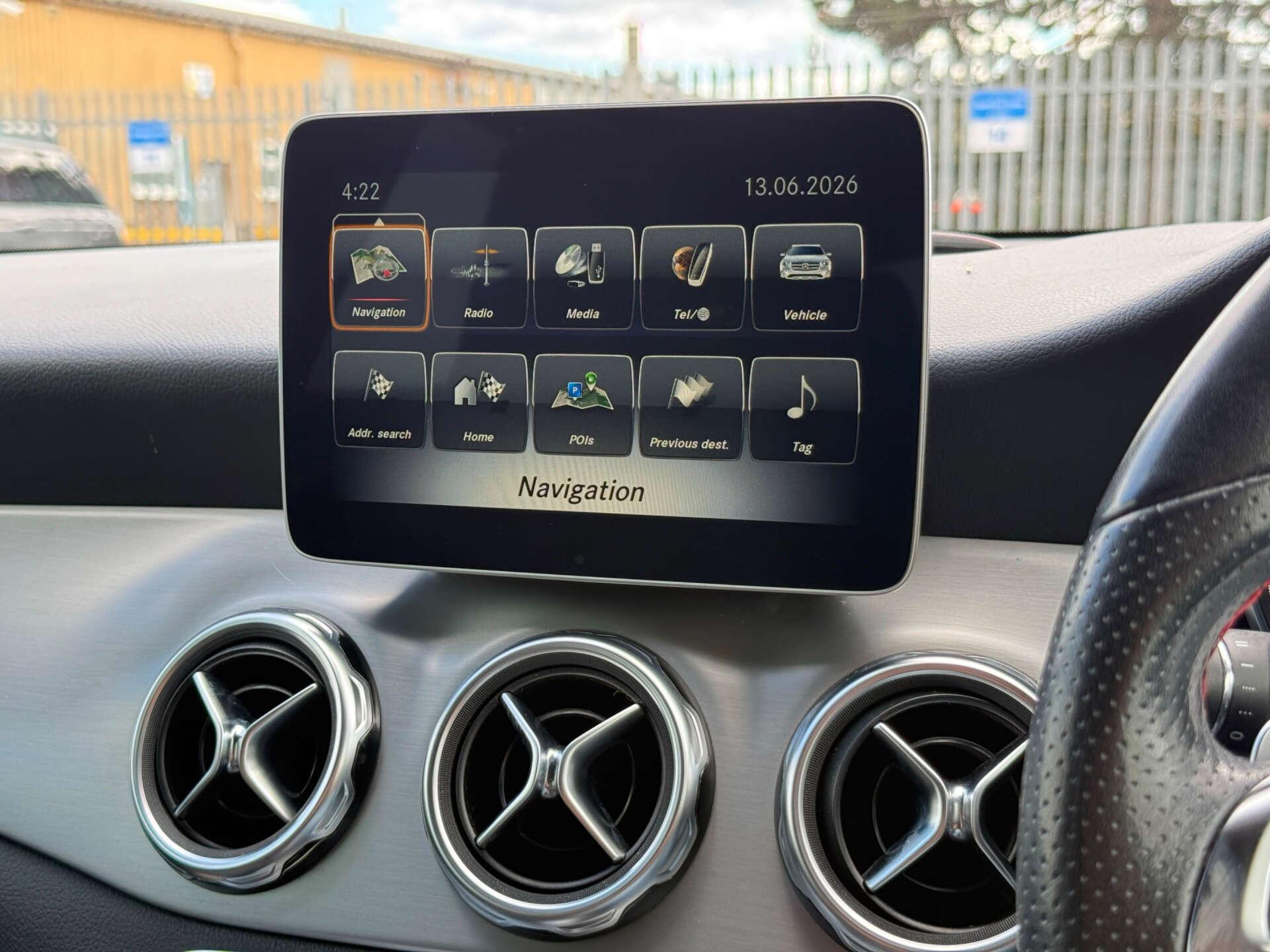 Mercedes-Benz Gla view 50