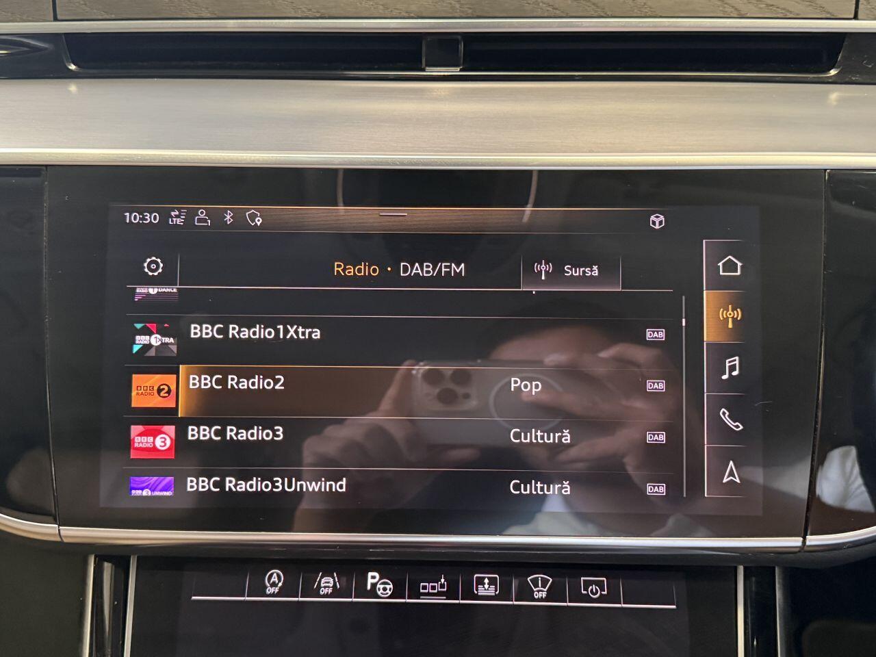 Audi A8 view 49