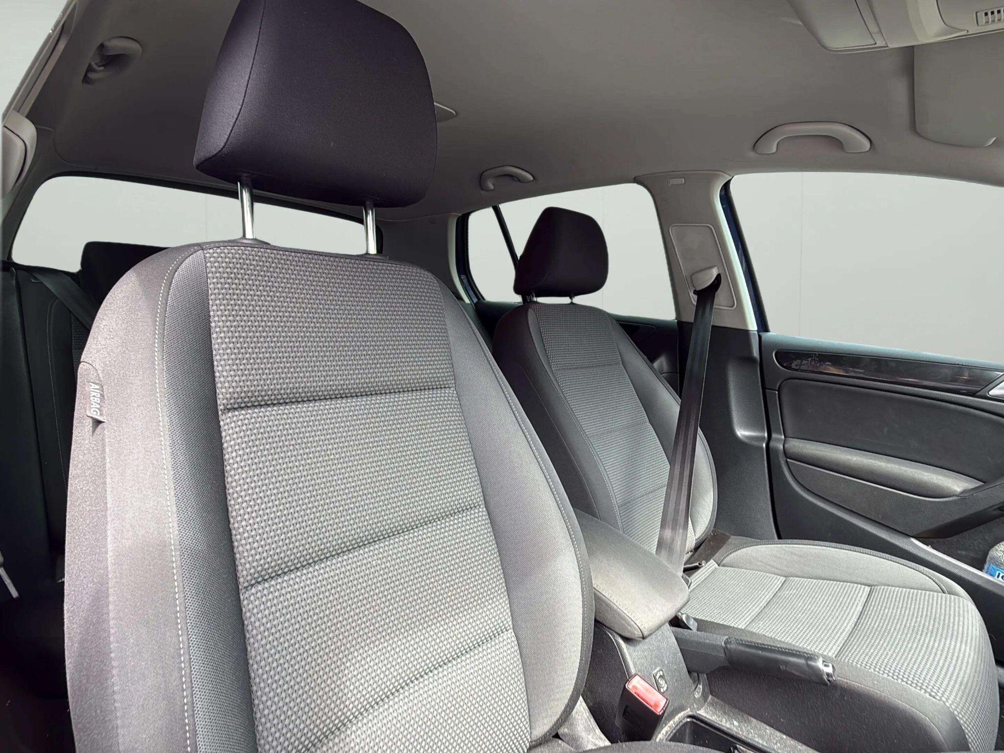 Volkswagen Golf view 9