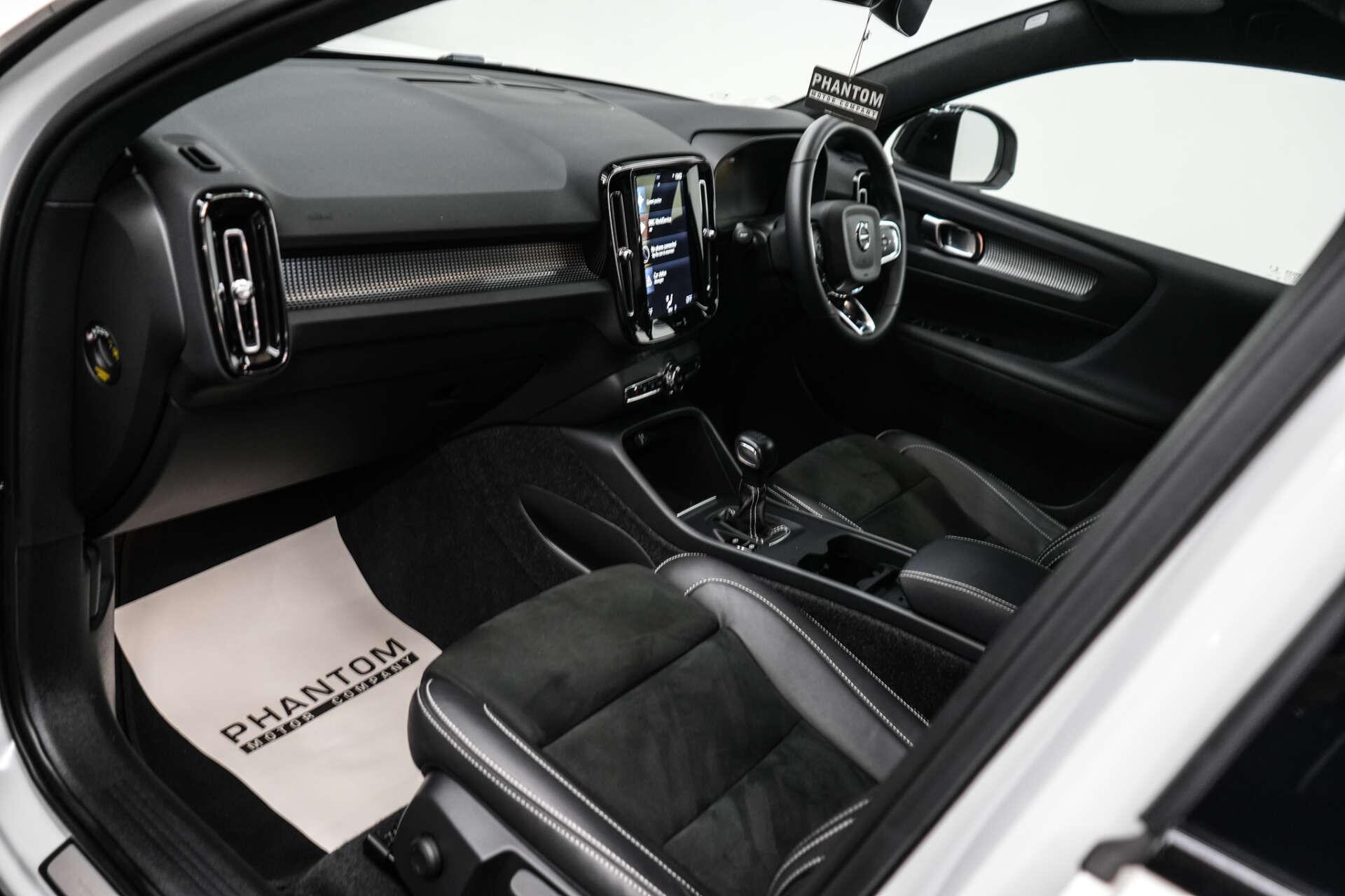 Volvo XC40 view 16