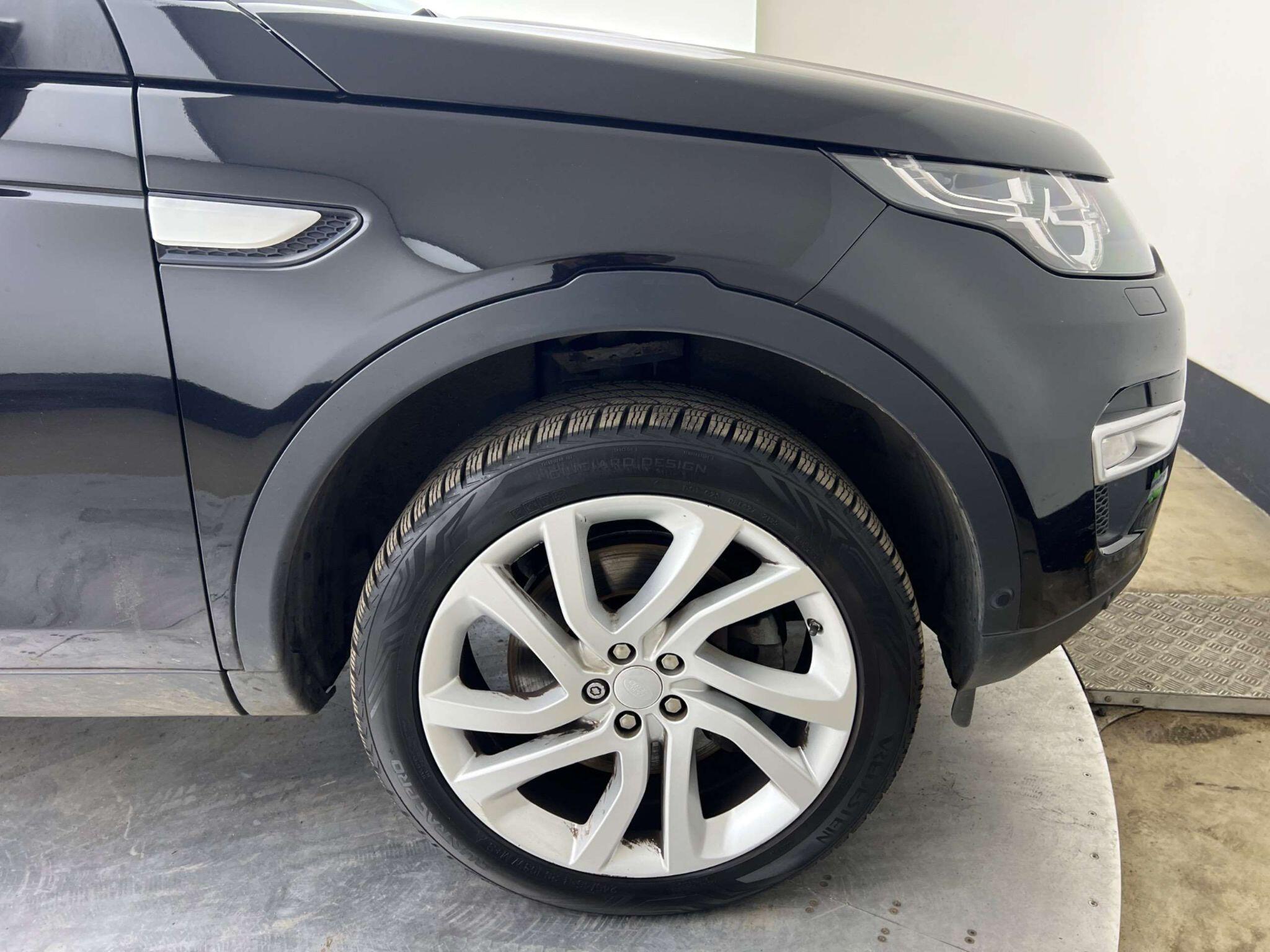 Land Rover Discovery Sport view 31