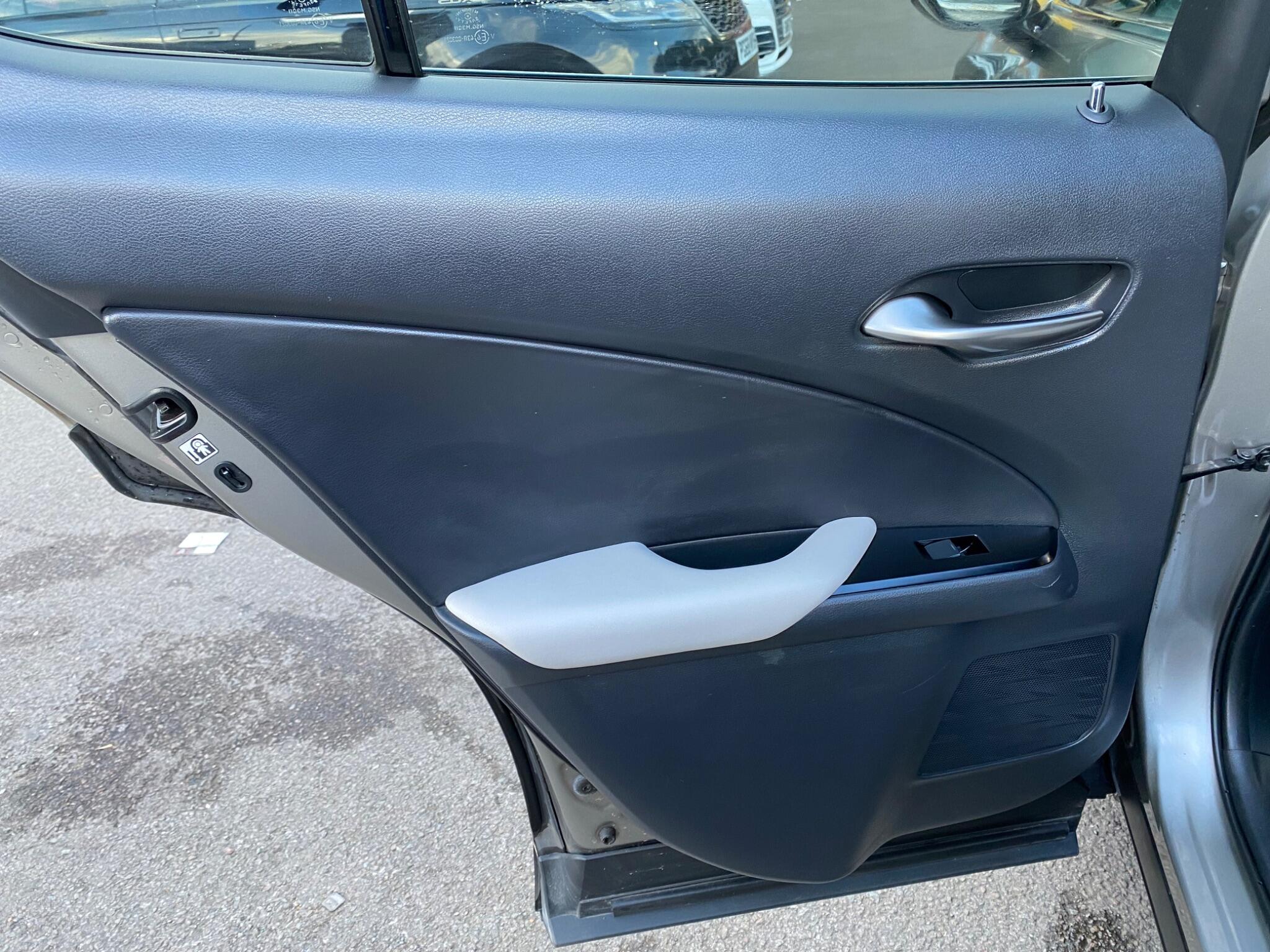 Lexus Ux view 35