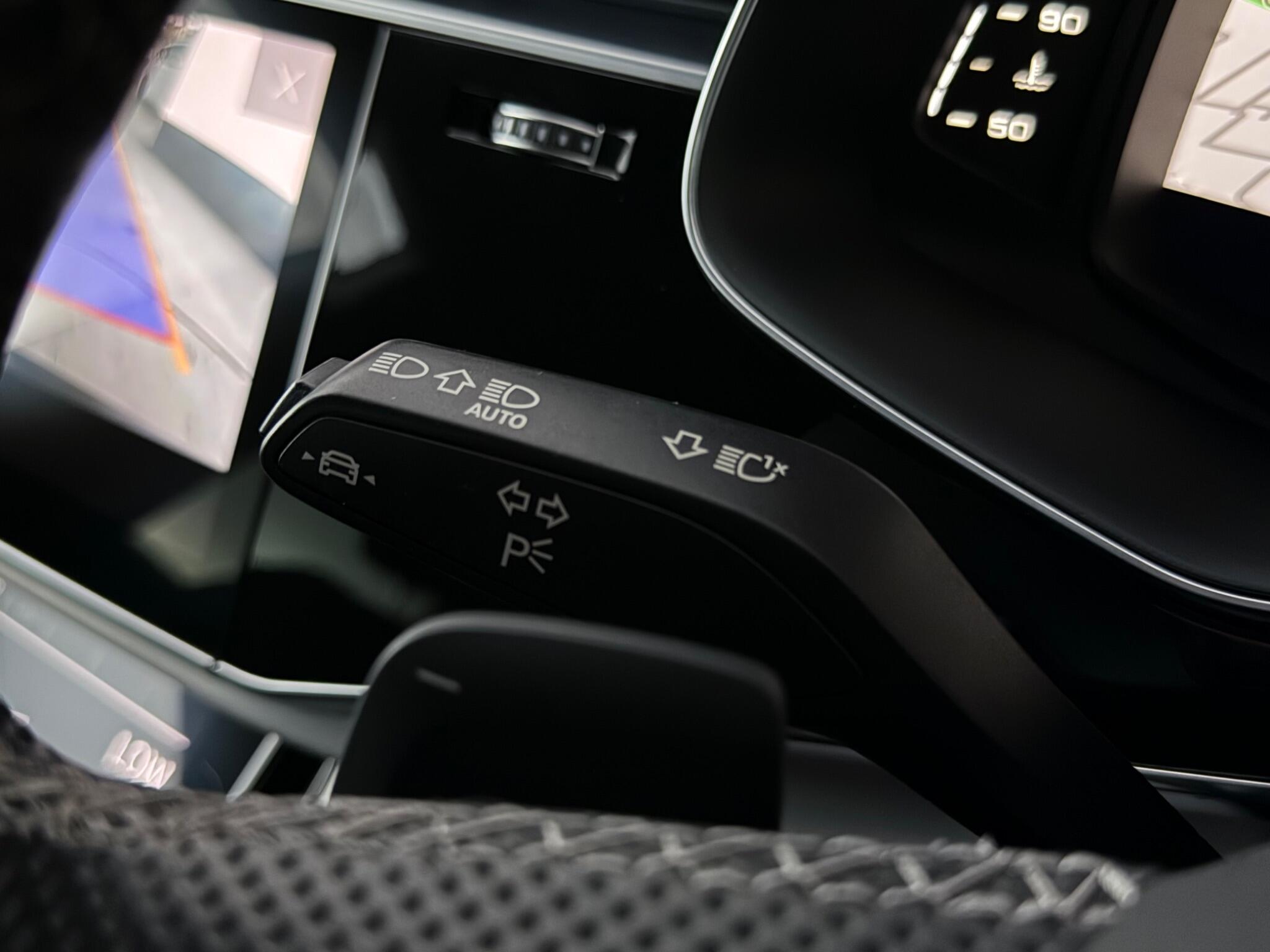 Audi Q8 view 17