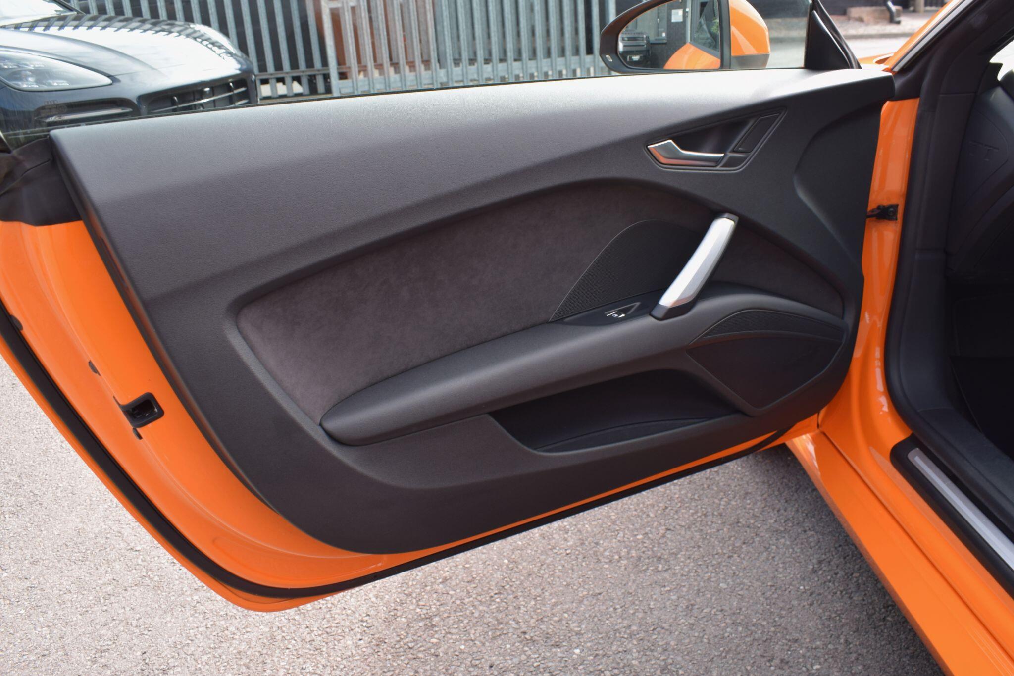Audi TT view 24