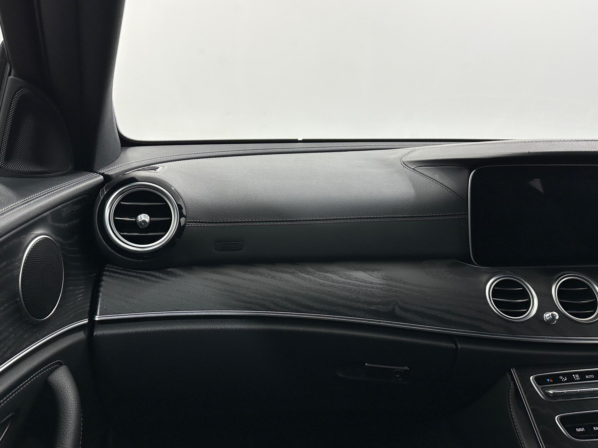 Mercedes-Benz E-Class view 31