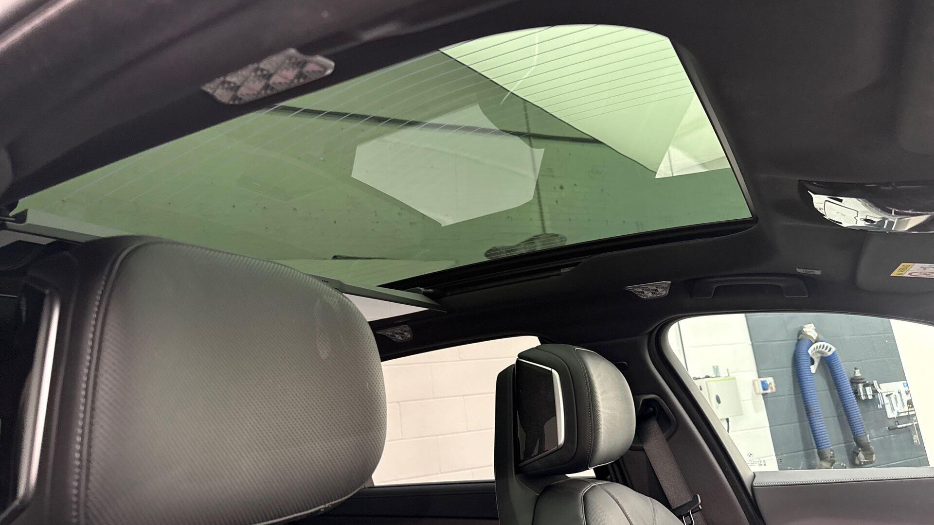 BMW 7 Series view 22