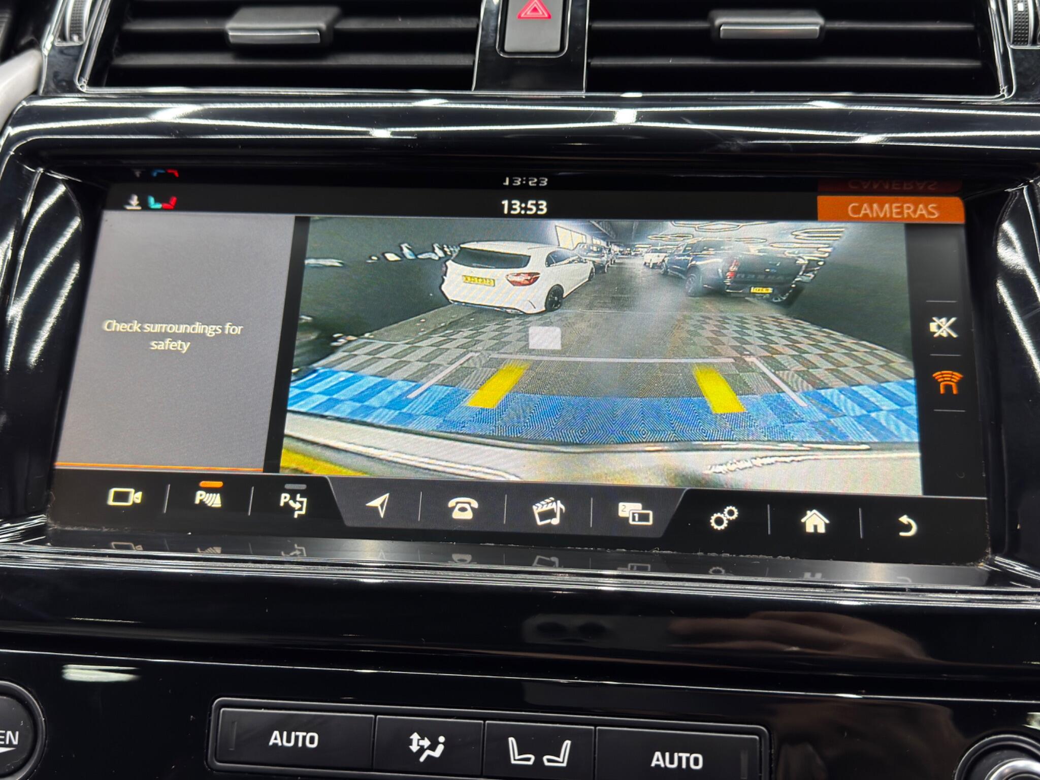 Land Rover Discovery view 40